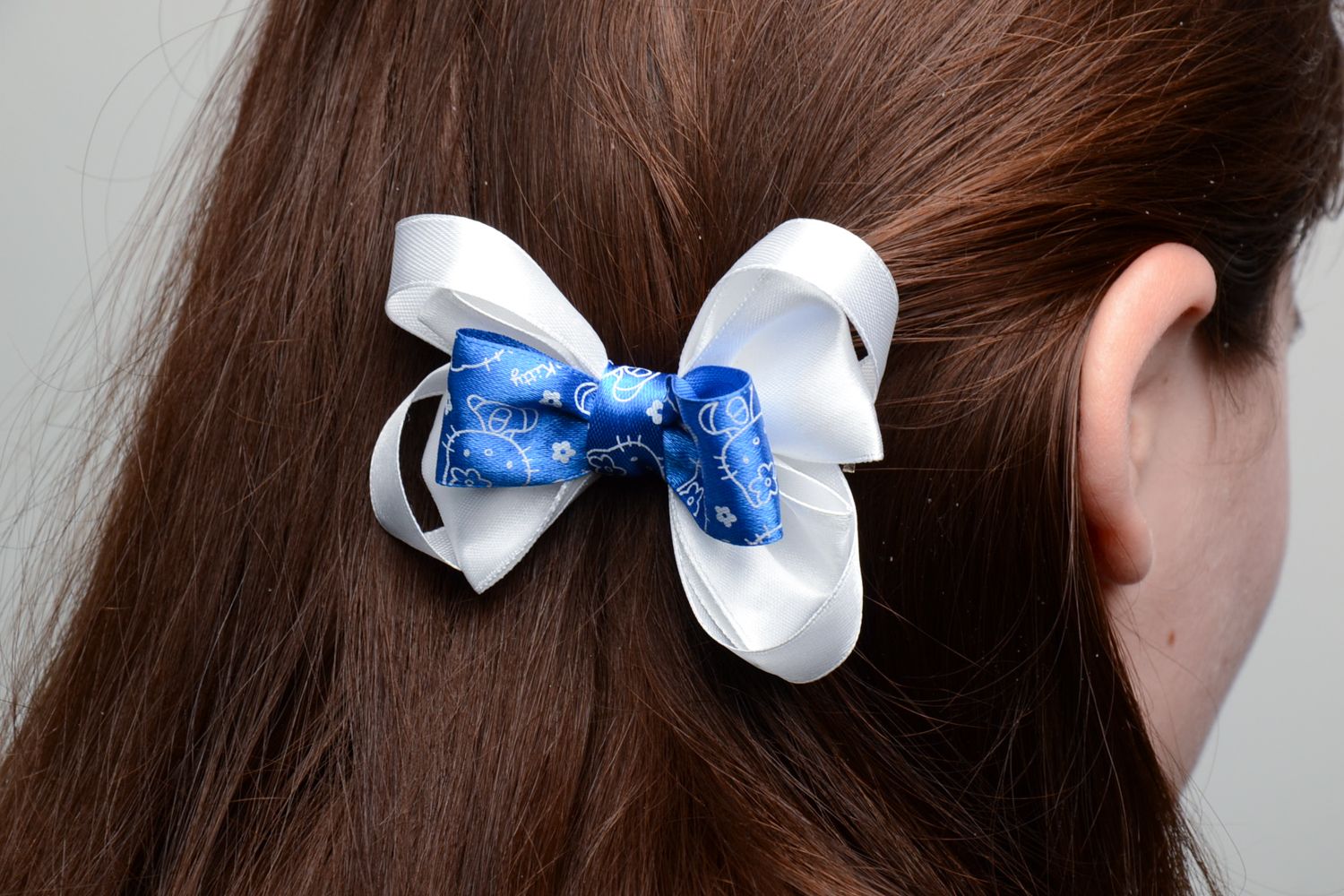 Pince à cheveux noeud blanc et bleu en satin faite main originale pour femme photo 5