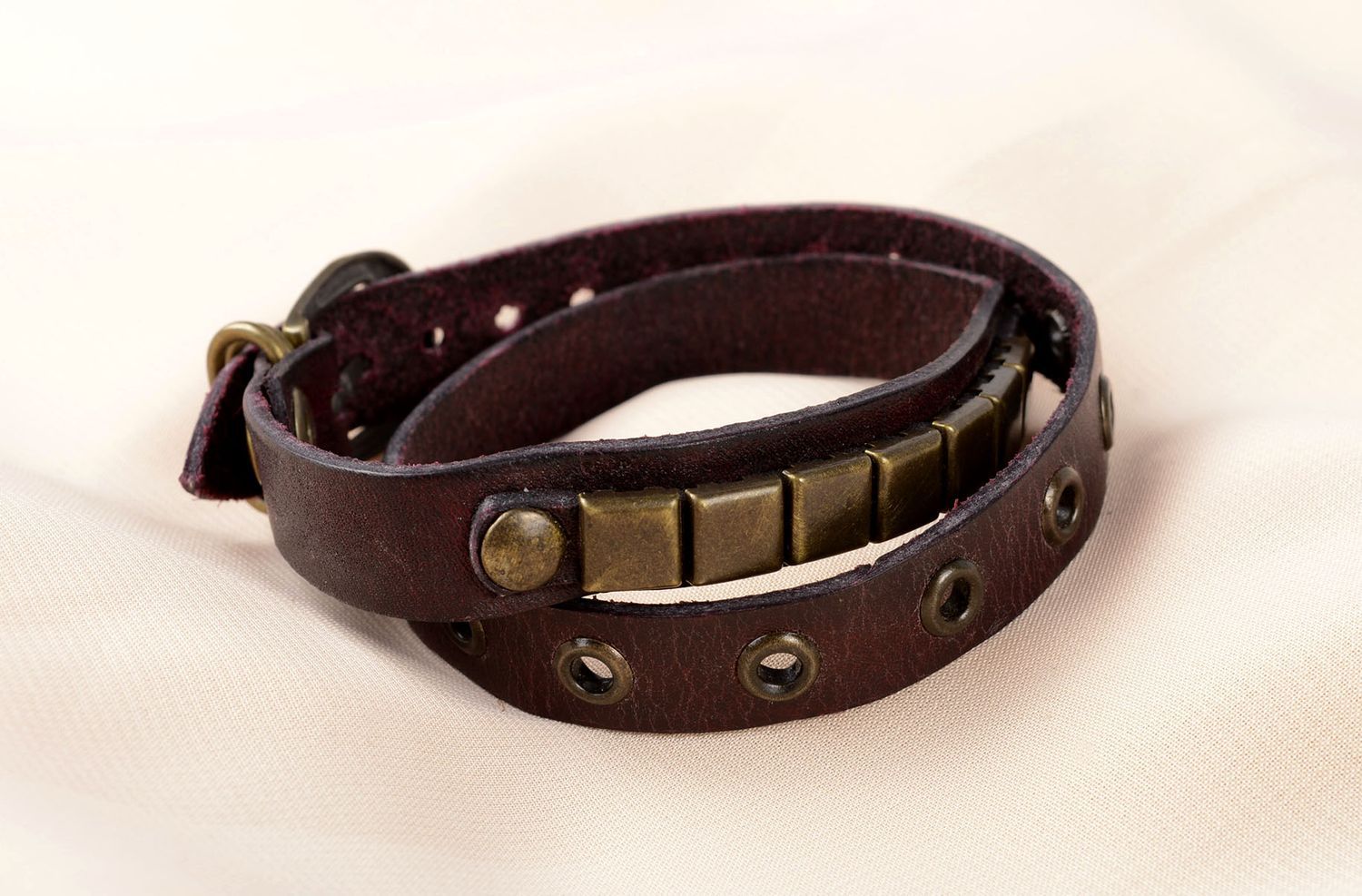 Bracelet en cuir marron Bijou fait main avec éléments en métal Cadeau original photo 5