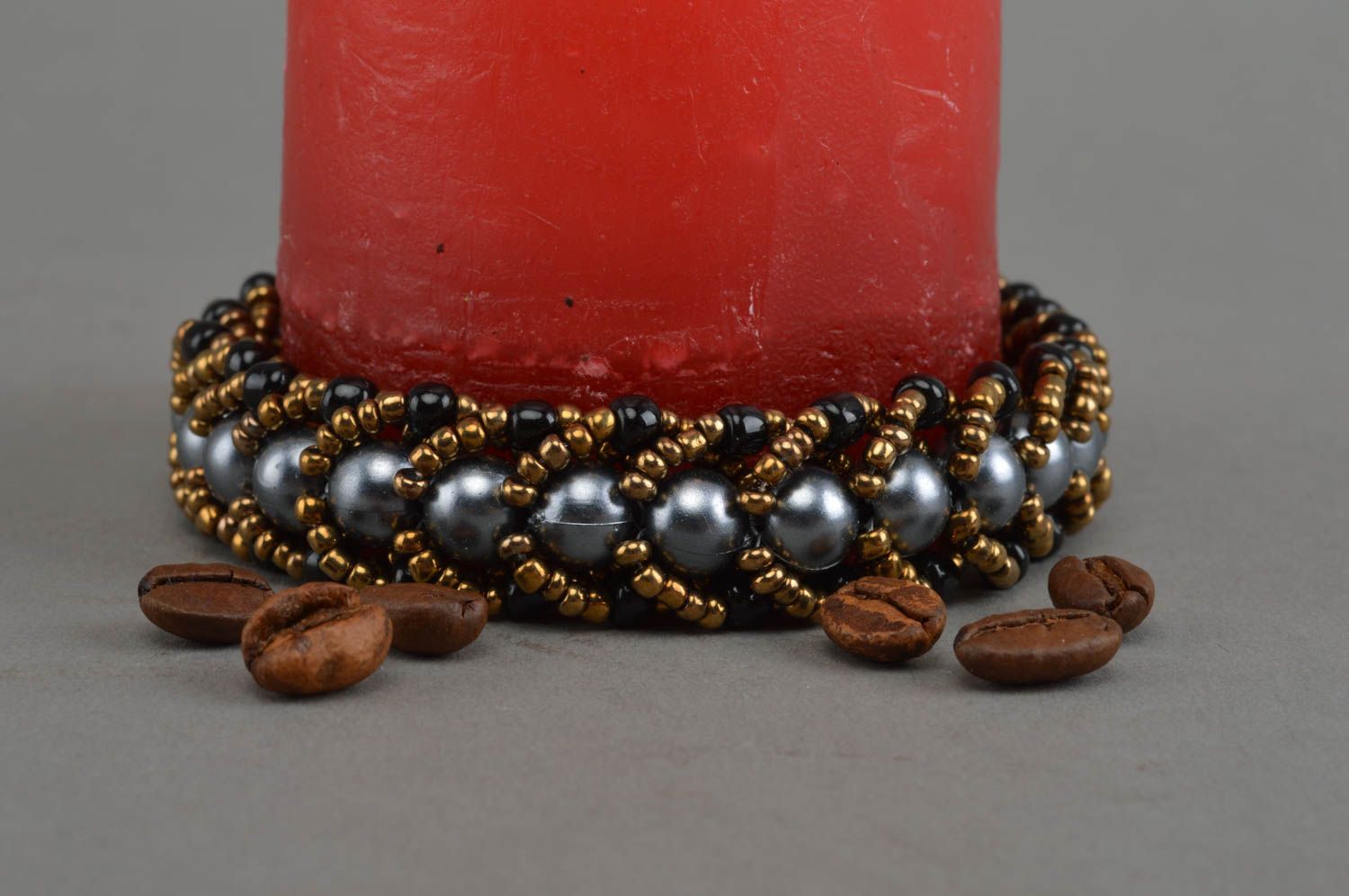 Joli bracelet en perles de rocaille et perles fantaisie gris fait main stylé photo 1