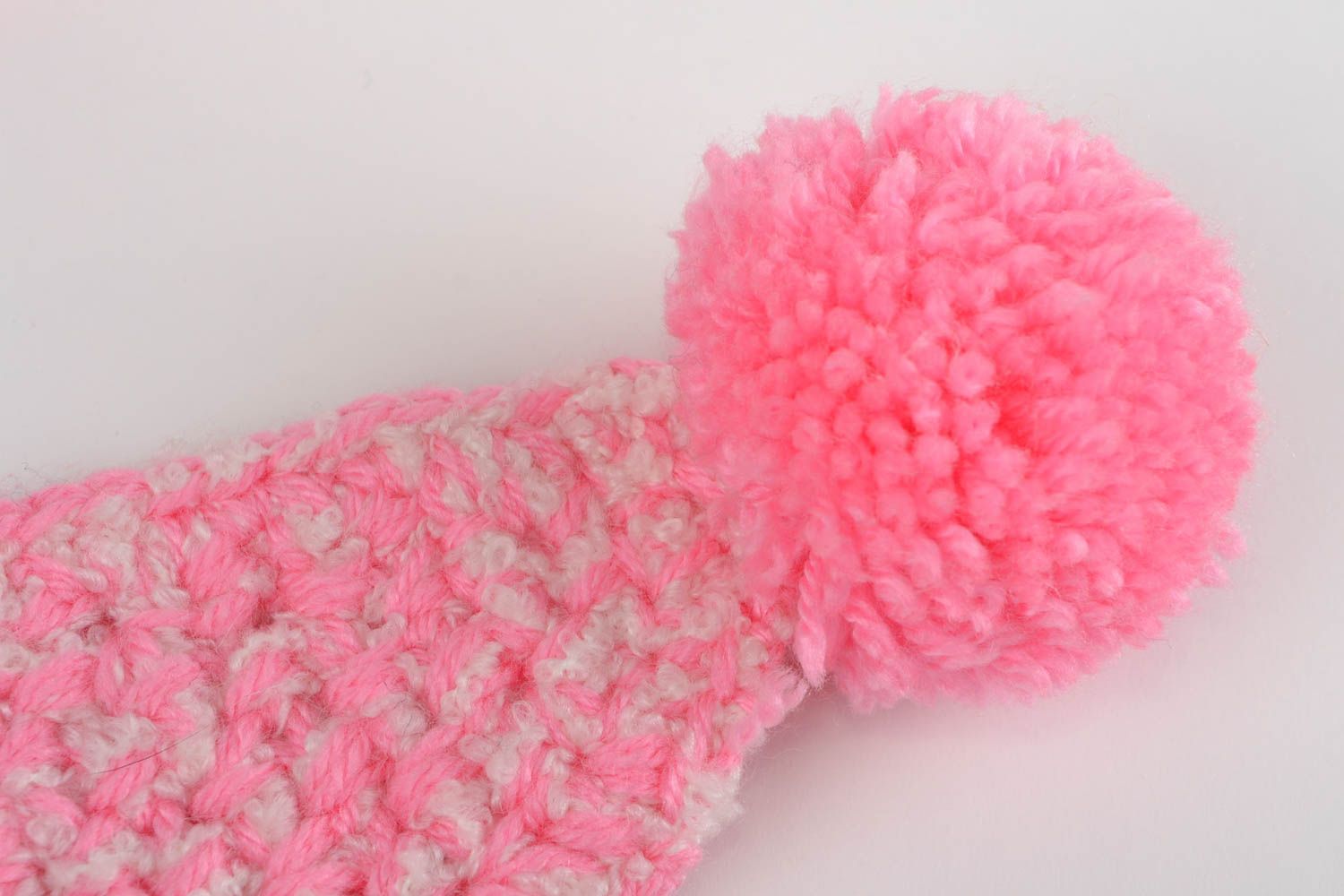 Mütze für Frauen handmade Mütze mit Bommel modisches Accessoire rosa gehäkelt foto 4
