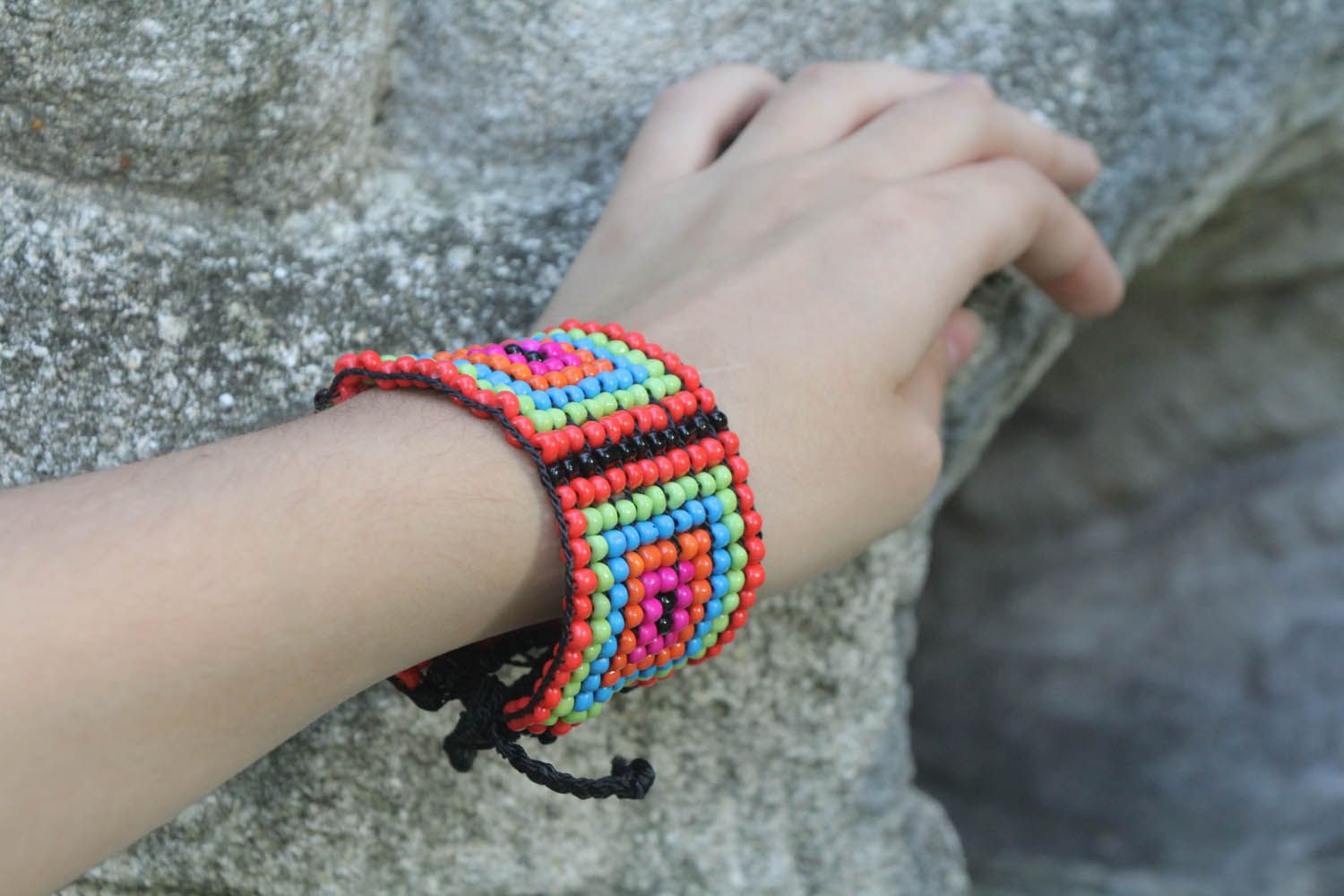 Pulseira de miçangas artesanal colorida acessório de mulher de contas bracelete para o pulso  foto 4