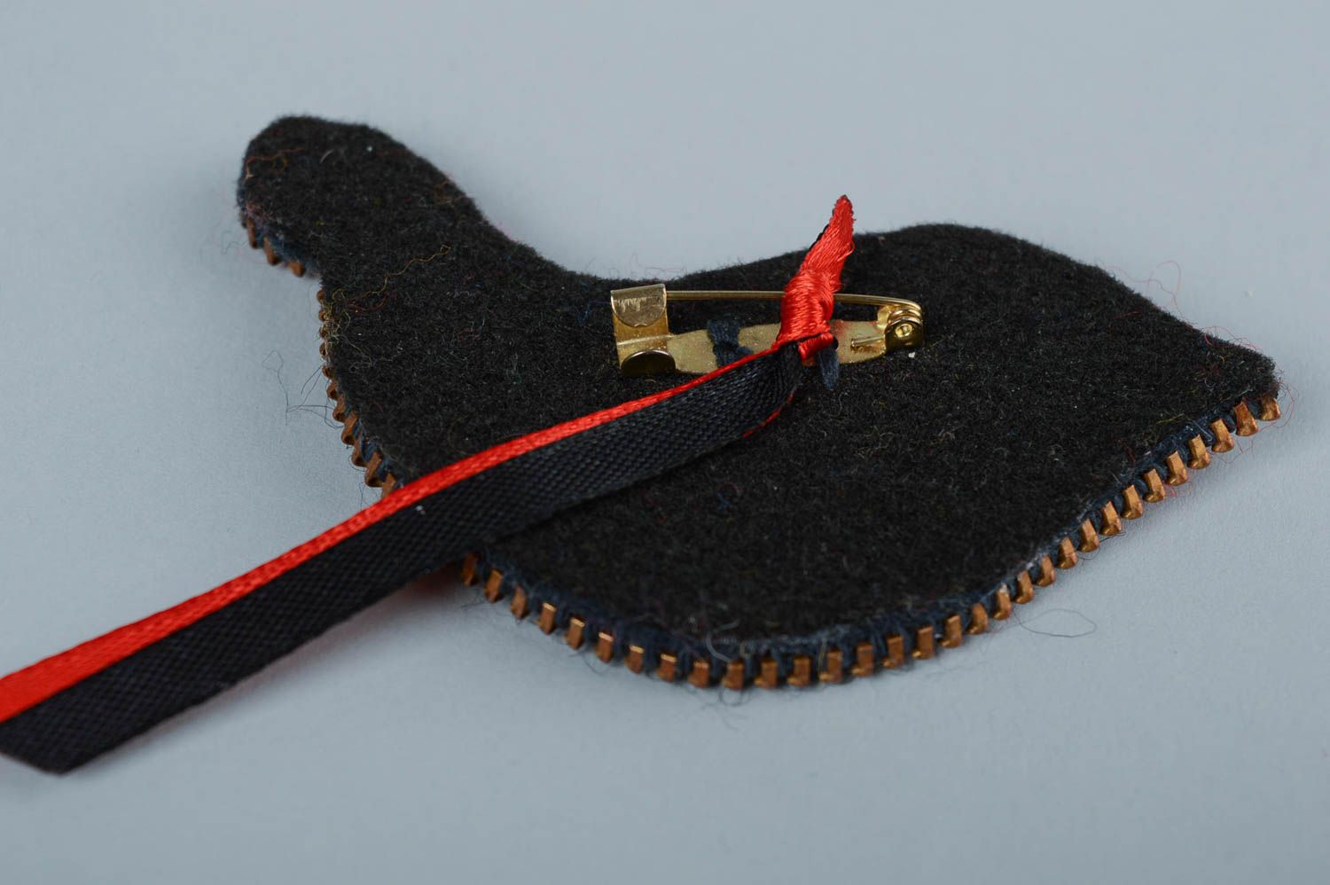 Woolen brooch in shape of bird stylish red and black brooch female accessory photo 4