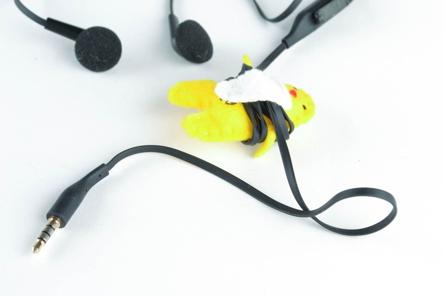 Earphone cord holder in the shape of chicken photo 5