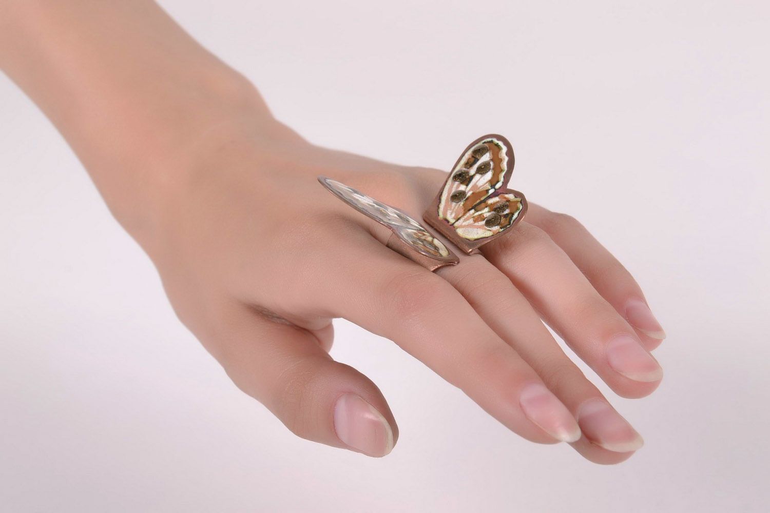 Медное кольцо в виде бабочки фото 5