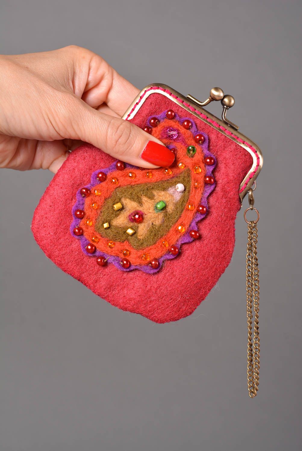 Сумка ручной работы женский кошелек малиновый на цепочке сумка из шерсти фото 2