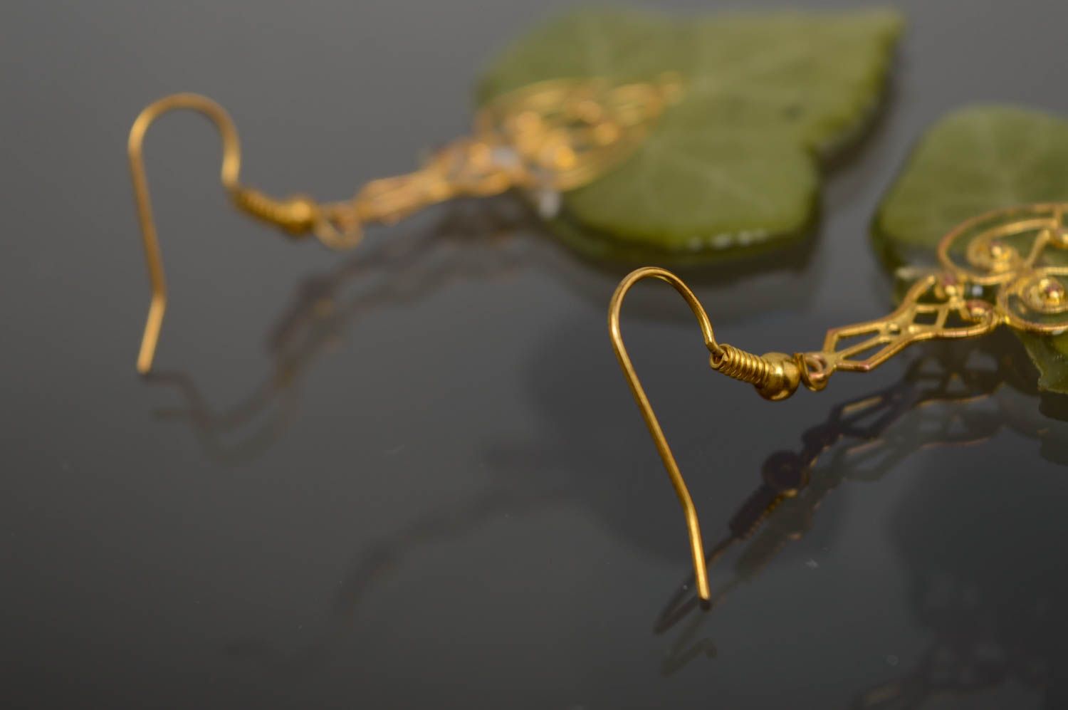 Botanical dangle earrings coated with epoxy resin Ivy Leaf photo 5