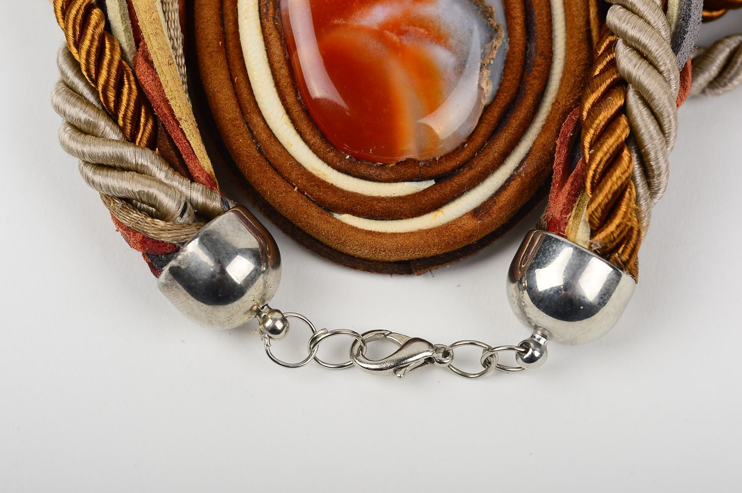 Кожаное колье ручной работы женский аксессуар массивное ожерелье стильное фото 5