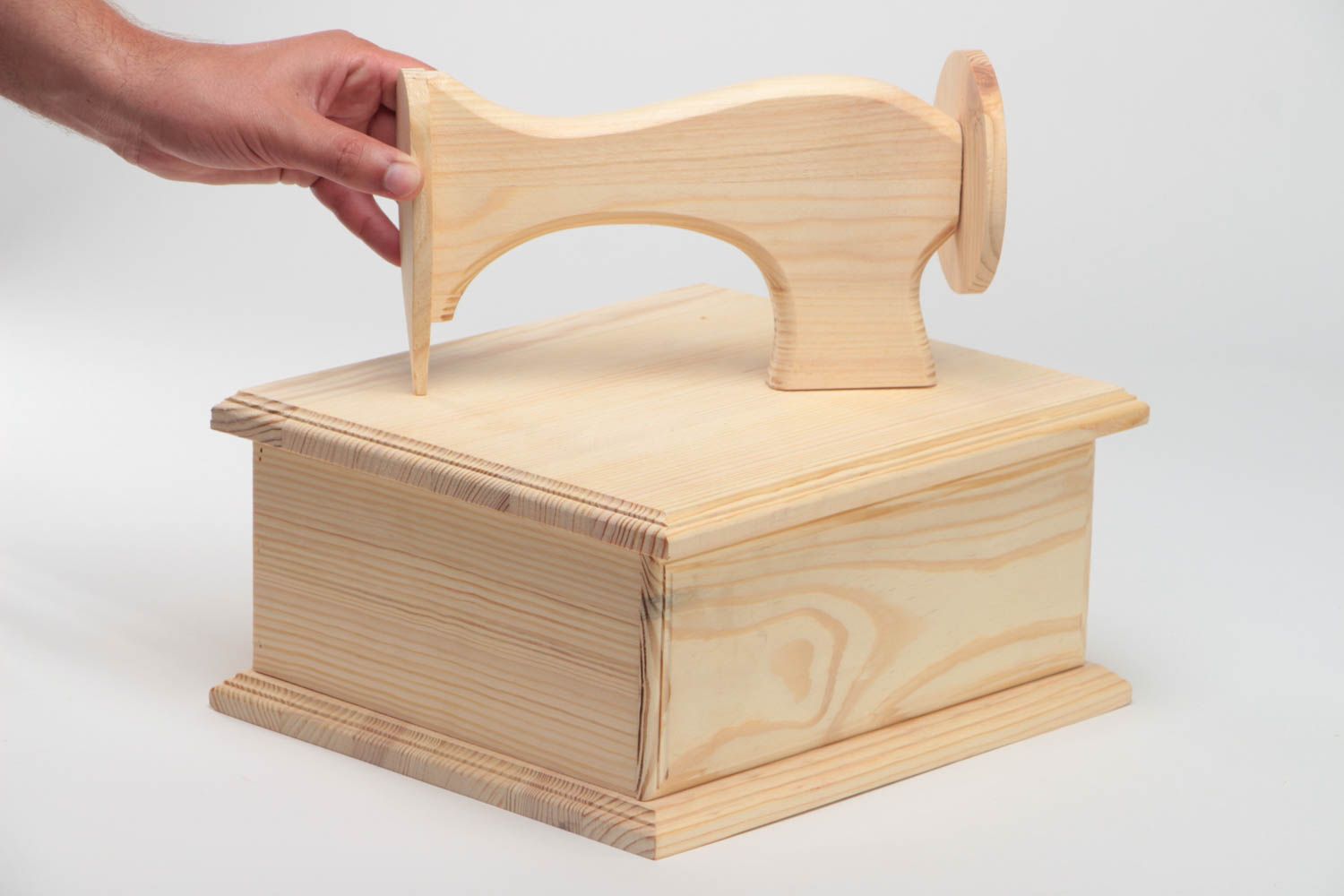 Boîte à décorer bois brut de pin faite main originale Machine à coudre photo 5