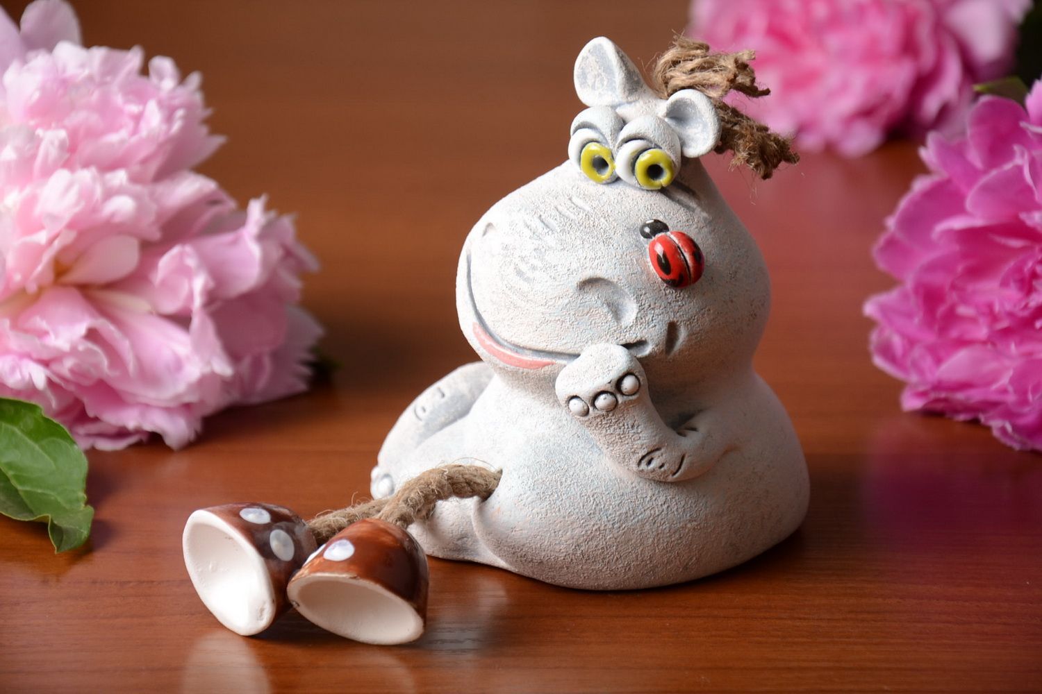 Tirelire hippopotame en demi-porcelaine peinte de pigments faite main amusante photo 1