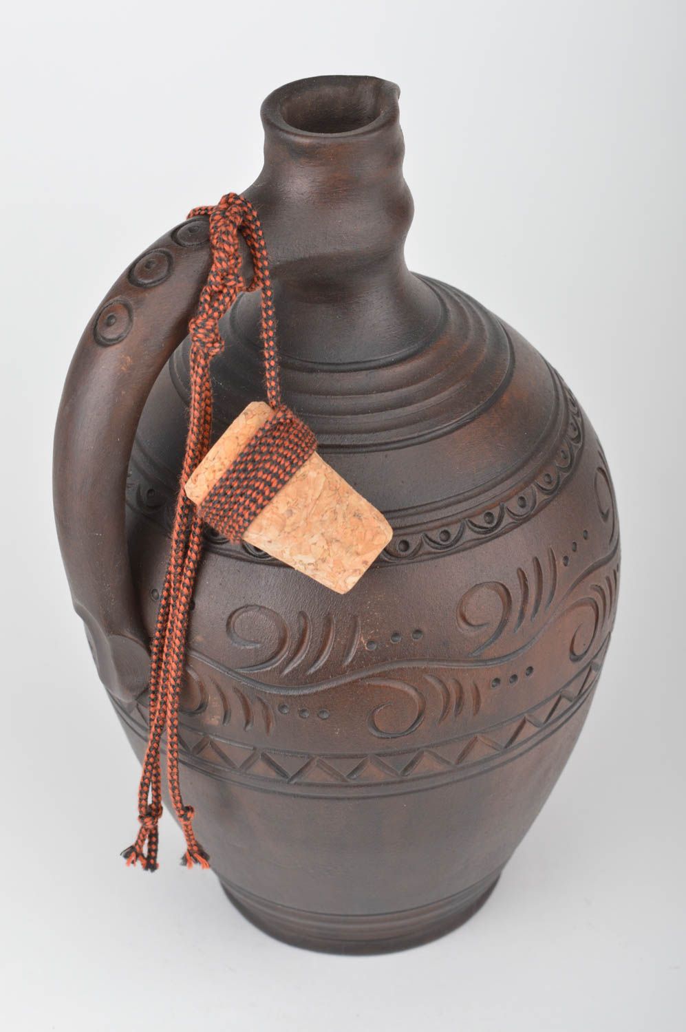 Jarro de cerámica con ornamento del estilo étnico artesanal para vino de 1.5 l foto 2