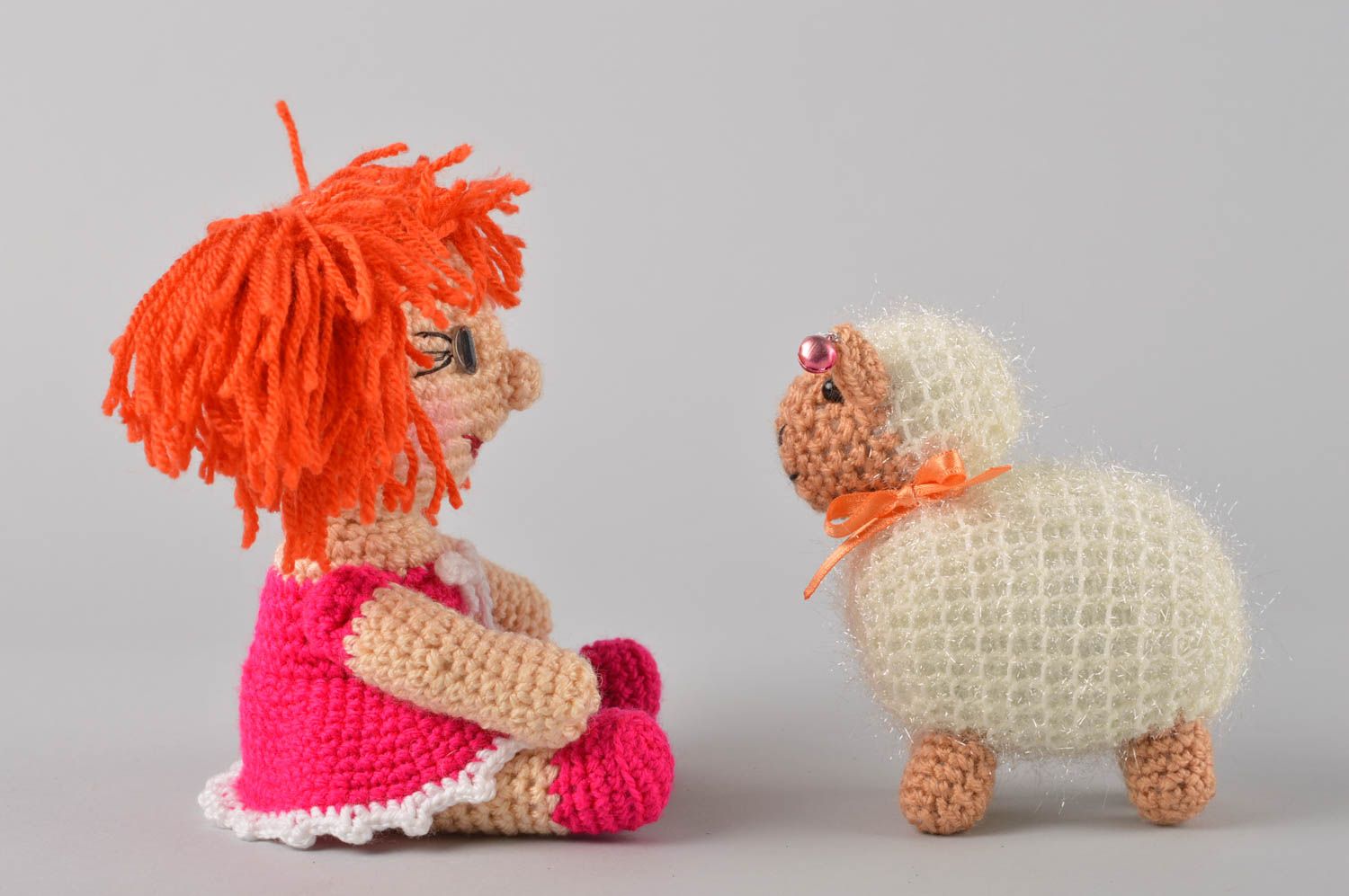 Мягкие игрушки кукла ручной работы кукла крючком с маленькой овечкой набор фото 3