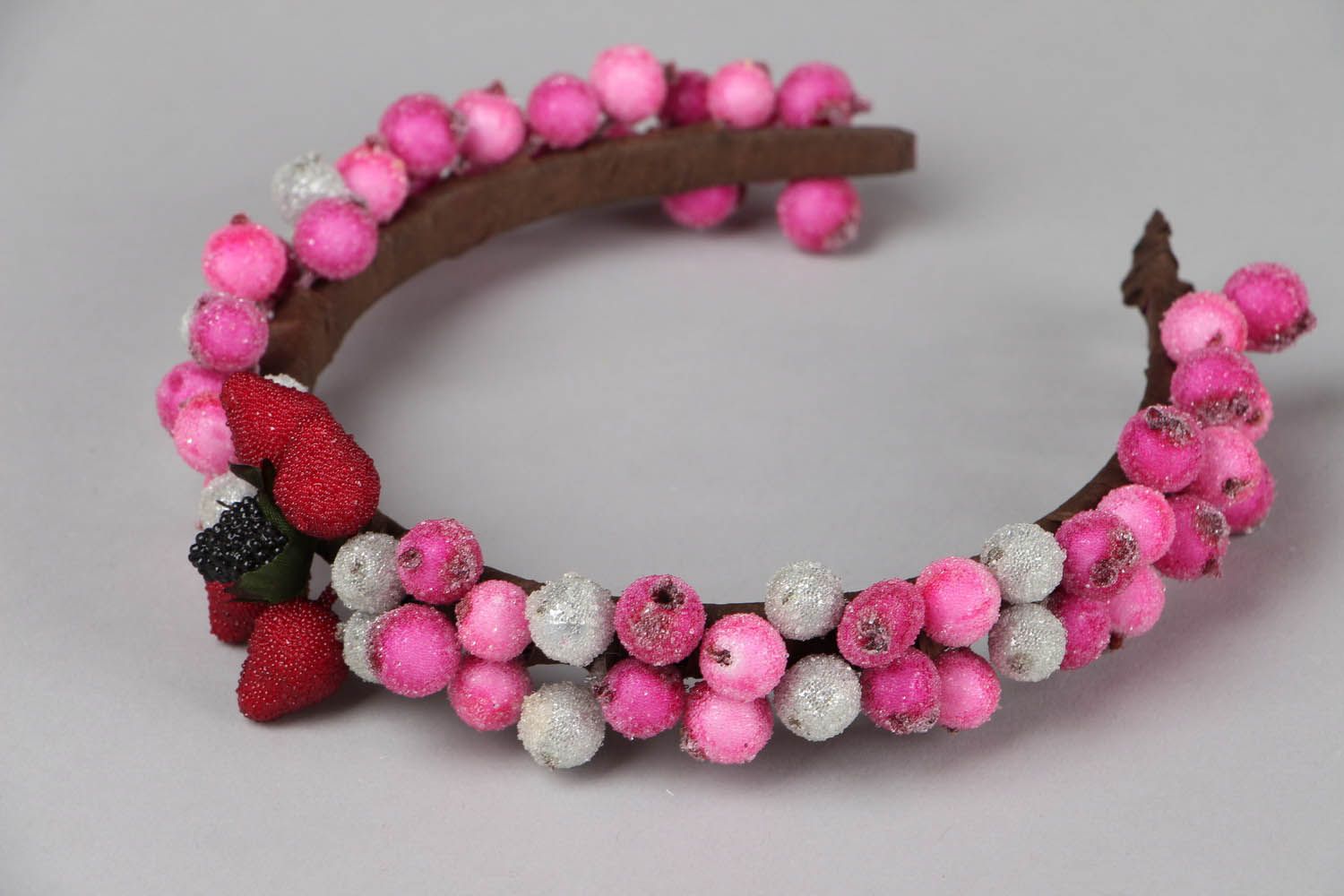 Headband with candied berries photo 2