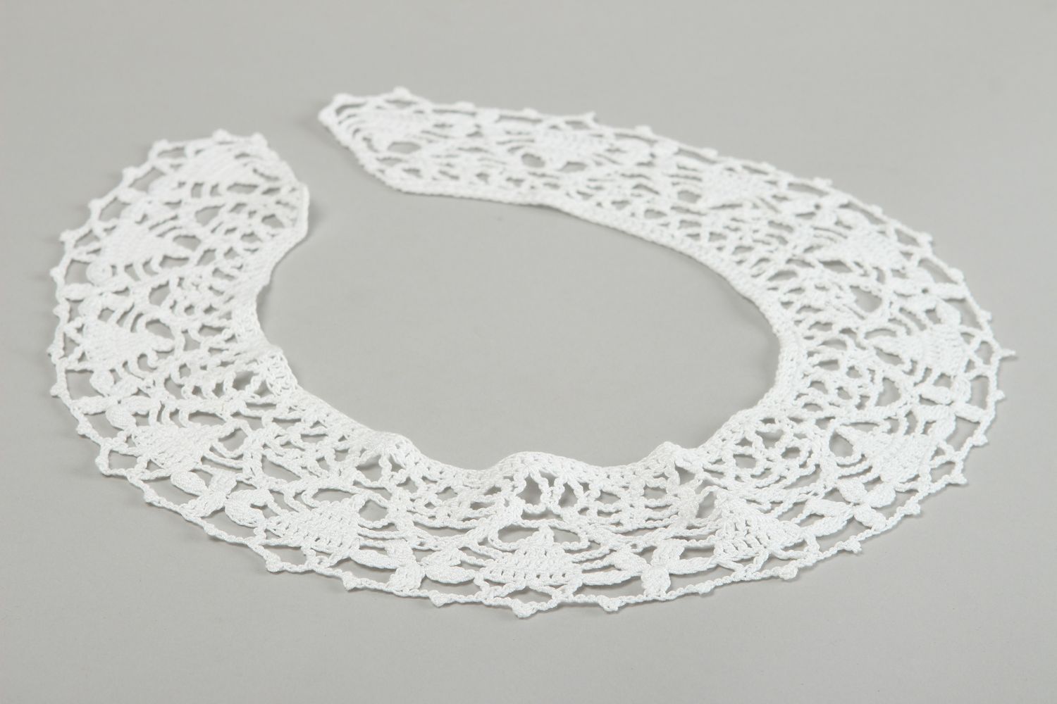Col blanc Accessoire fait main tricoté au crochet Cadeau femme ajouré design photo 4