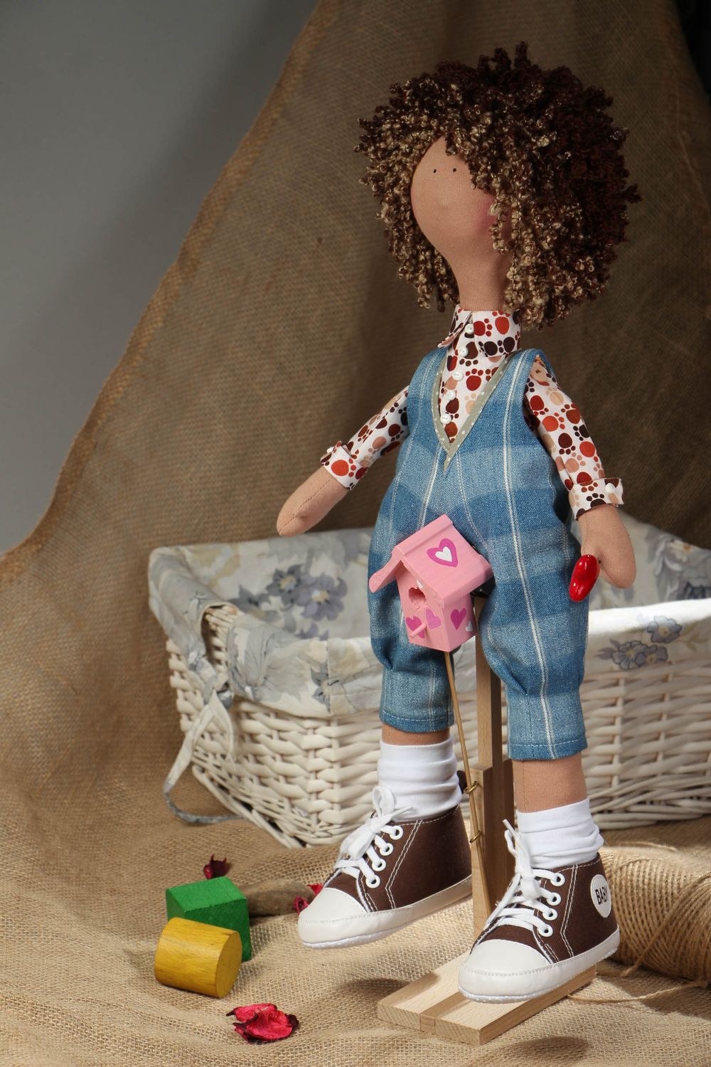 Авторская кукла на деревянной подставке Амурчик фото 5