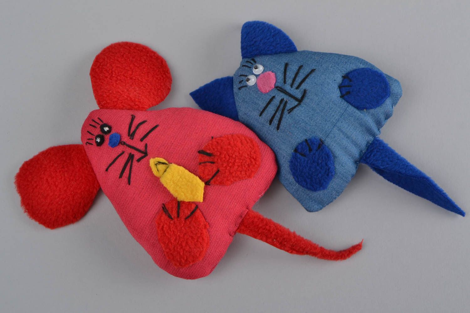 Lustiges farbiges handgemachtes Kuscheltier Maus aus Fleece klein für Kinder  foto 1