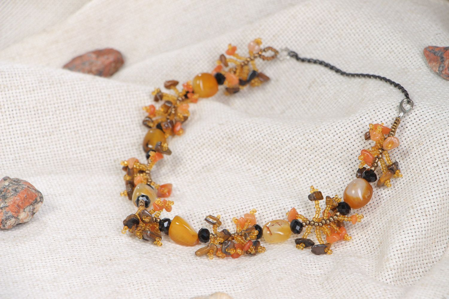 Joli collier en pierres naturelles original marron fait main cadeau pour femme photo 1
