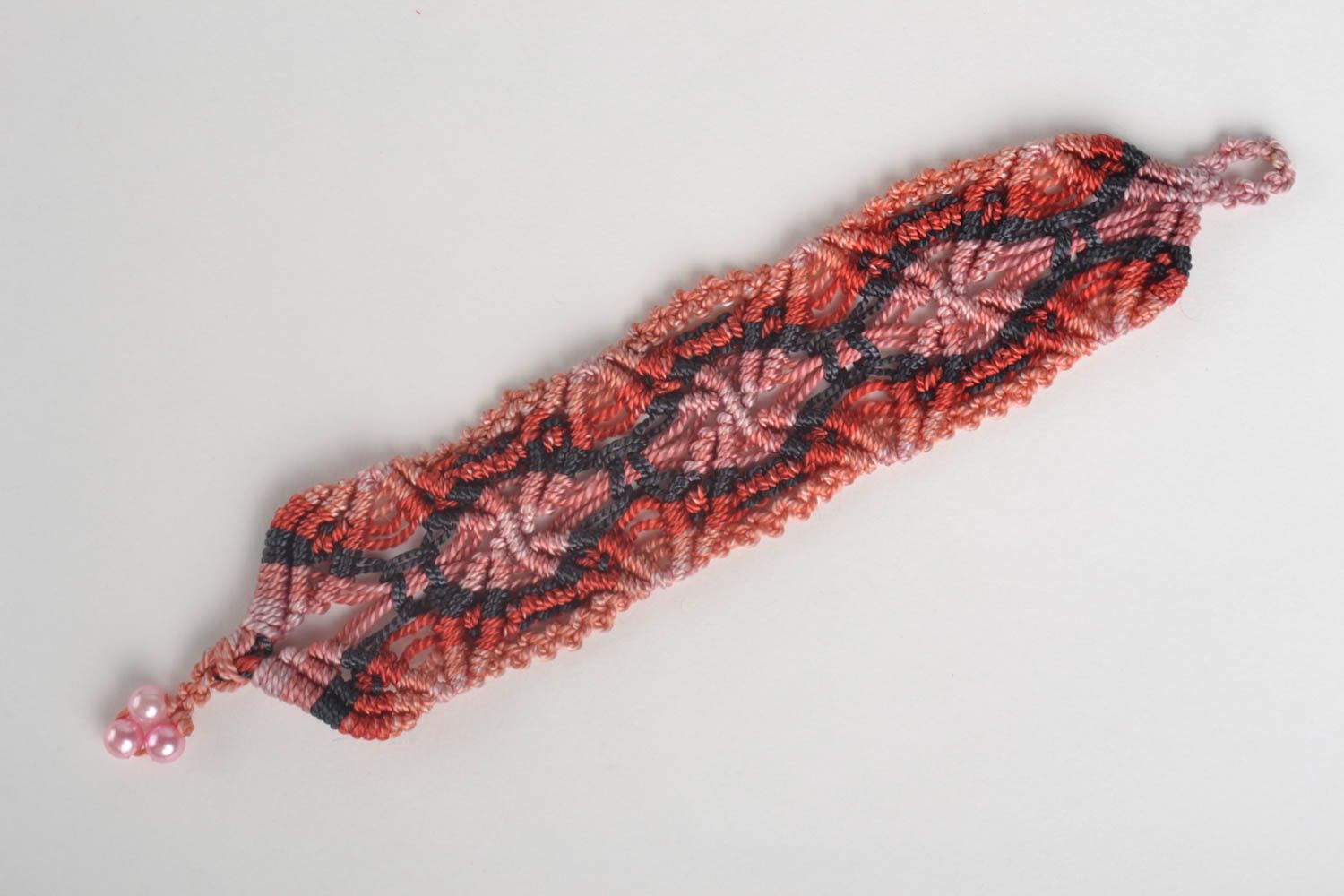 Bracelet textile Bijou fait main large fils macramé rouge noir Accessoire femme photo 2
