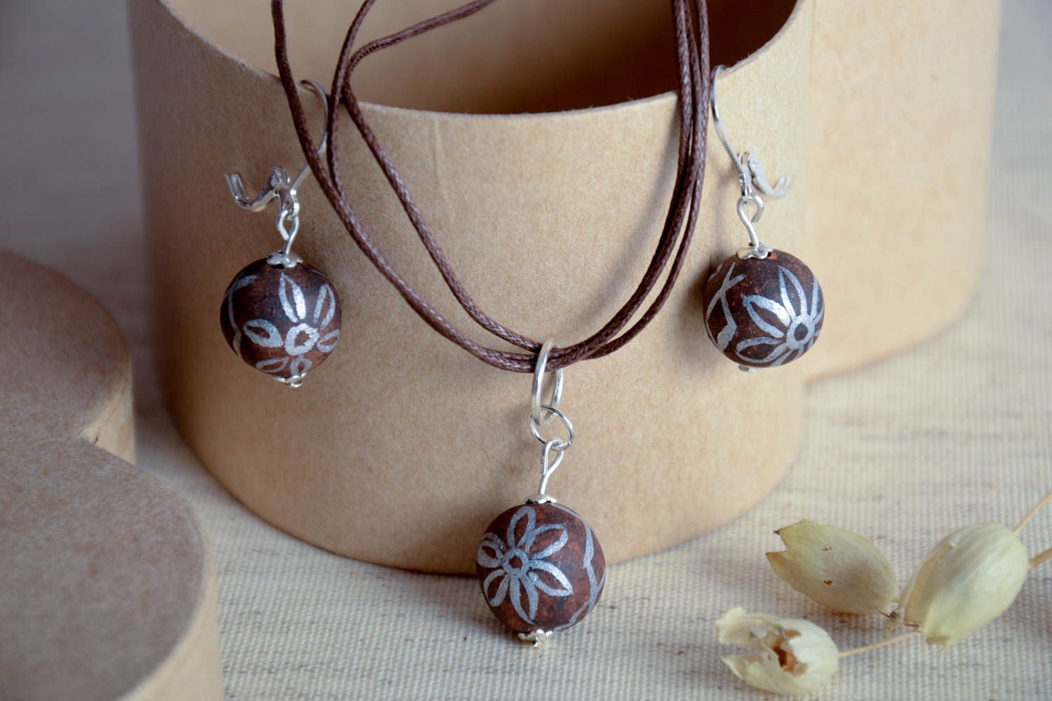 Set of painted jewelry ceramic accessories clay earrings stylish clay pendant photo 1