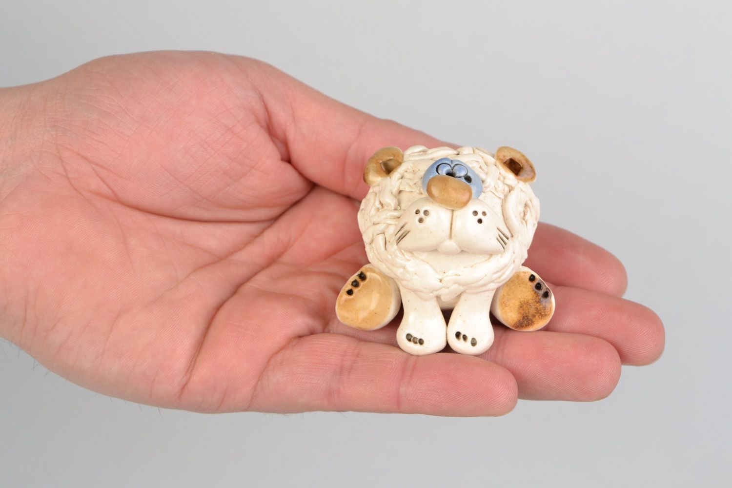 Забавная авторская расписанная глазурью глиняная фигурка льва ручной работы фото 2