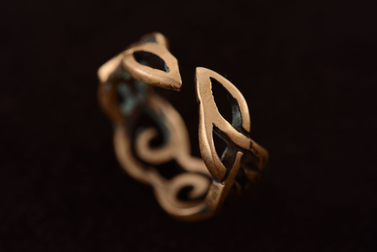 Открытое кольцо из бронзы фото 5