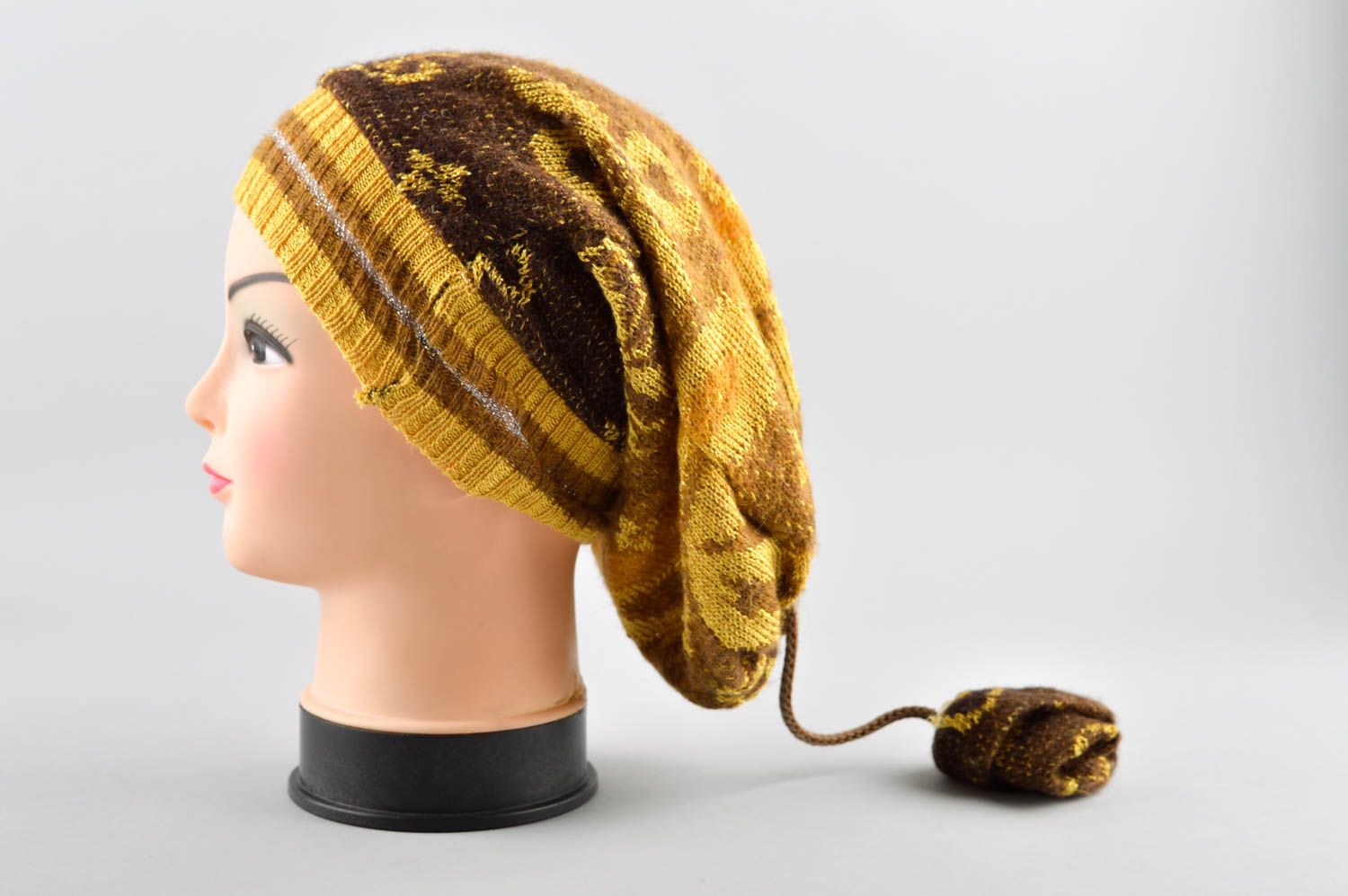 Зимняя шапка ручной работы зимняя женская шапка головной убор стильный авторский фото 2