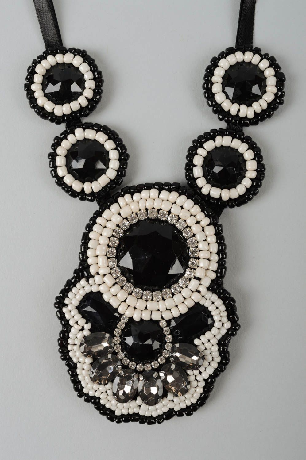 Collier en perles de rocaille Bijou fait main noir-blanc Cadeau pour femme photo 3