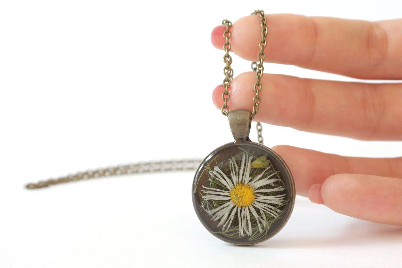 Pendant with real camomile photo 4