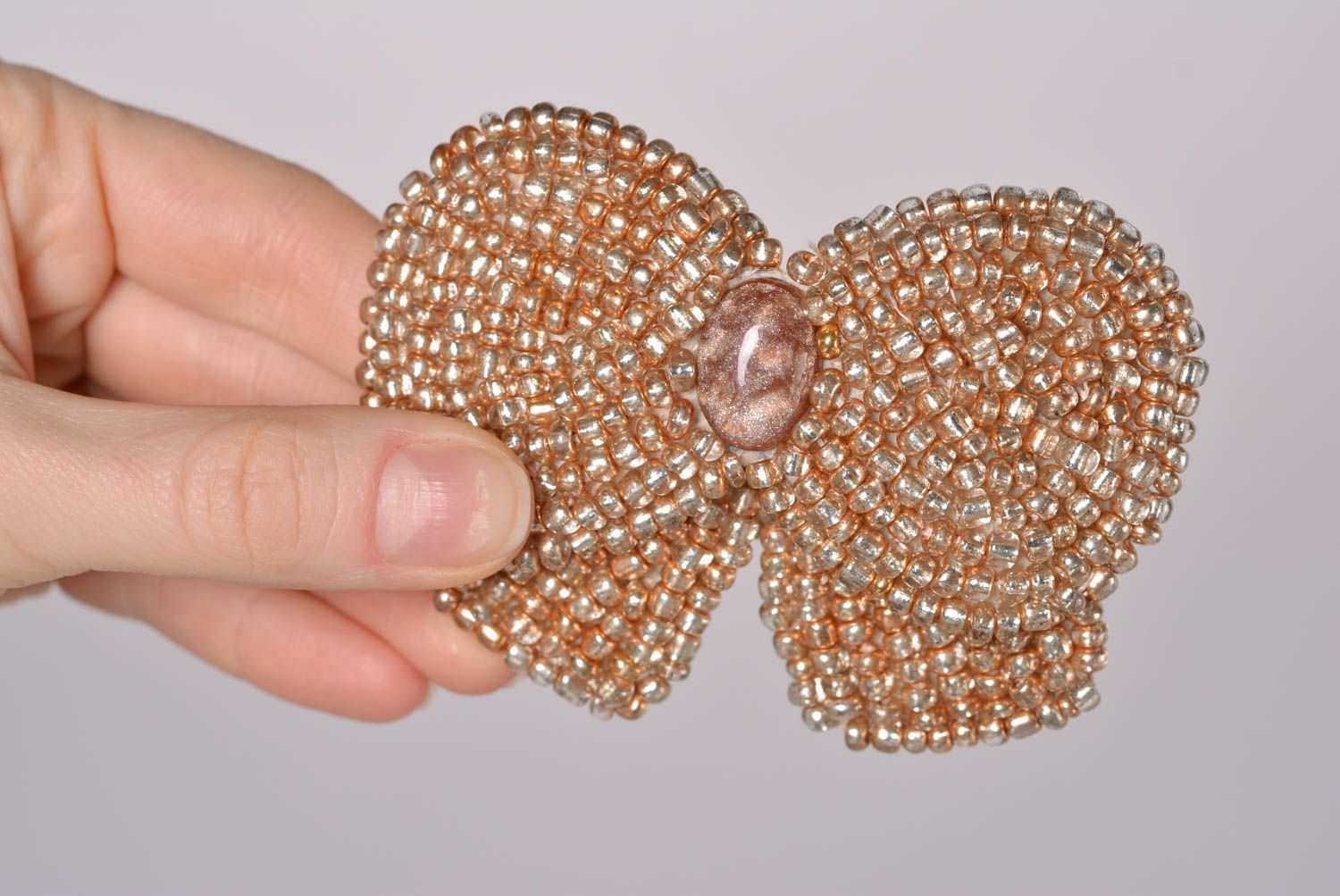 Broche noeud Bijou perles de rocaille fait main Accessoire femme brun clair photo 3