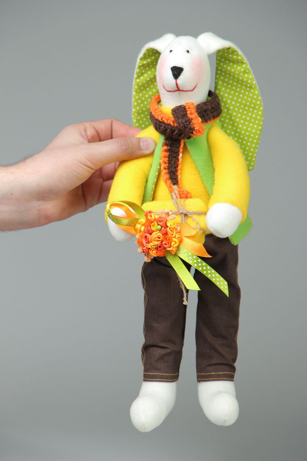 Текстильная игрушка заяц с цветами фото 4