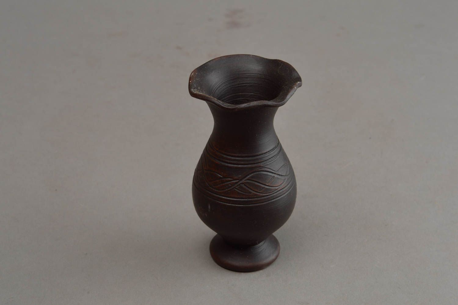 Vase miniature en céramique marron foncé décor d'intérieur original fait main photo 3