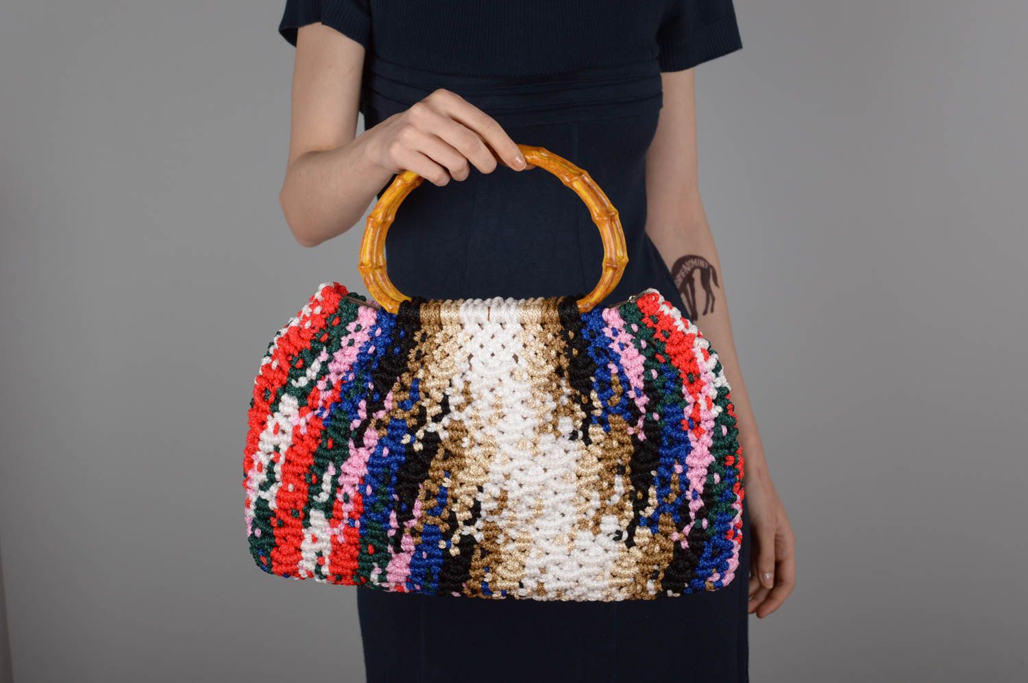Bolso hecho a mano con asas redondas regalo para mujeres accesorio de moda foto 5
