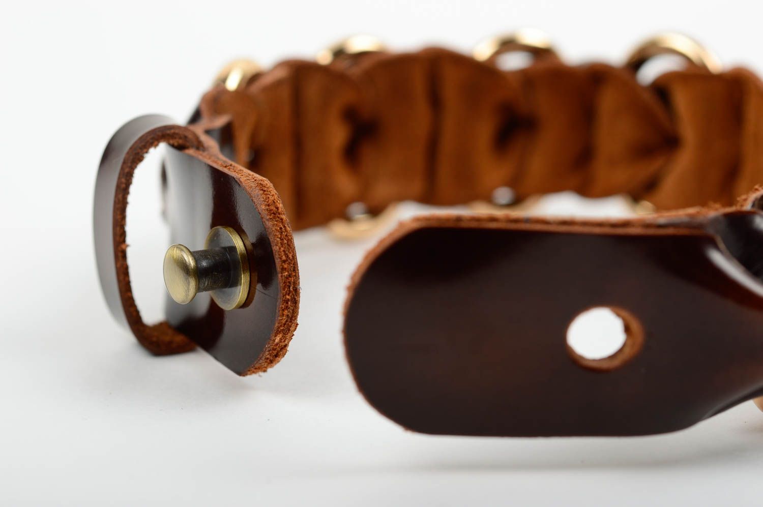 Bracelet en cuir naturel fait main brun tressé design original avec métal photo 1