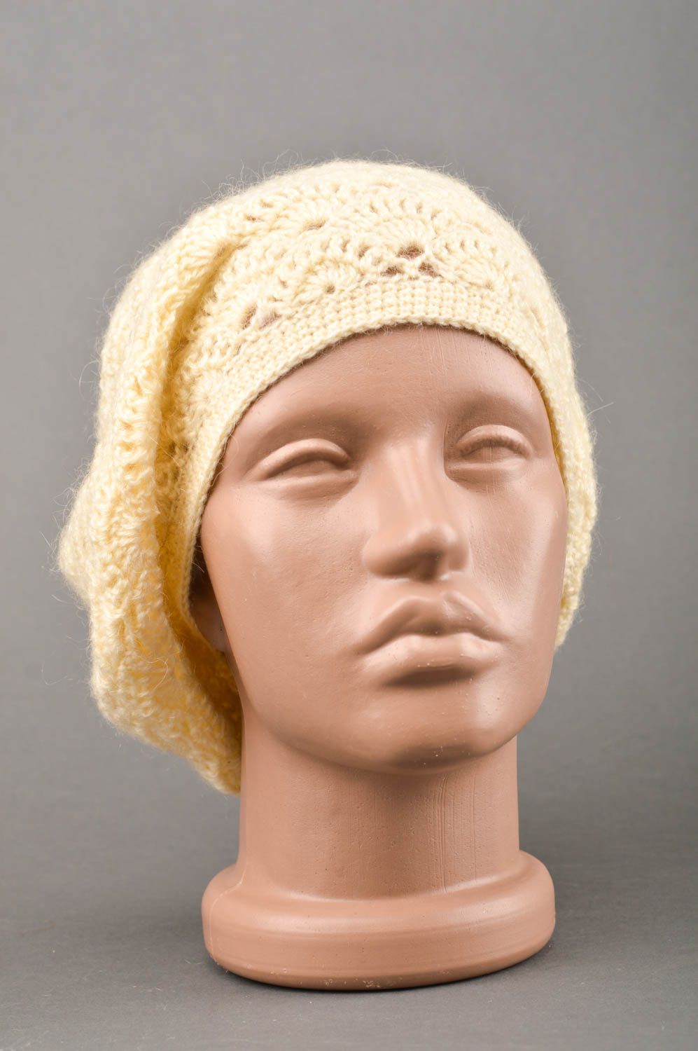 Bonnet tricot fait main Béret au crochet clair chaud design Vêtement femme photo 1