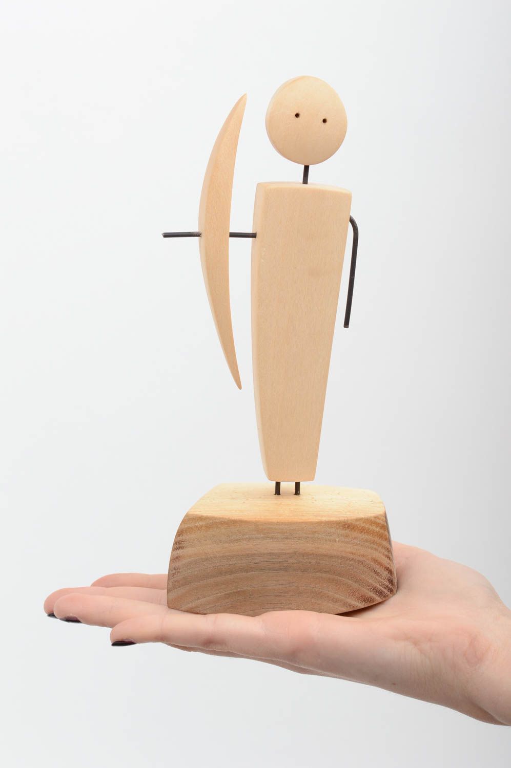 Статуэтка ручной работы деревянная фигурка статуэтка для декора дома стрелец фото 5