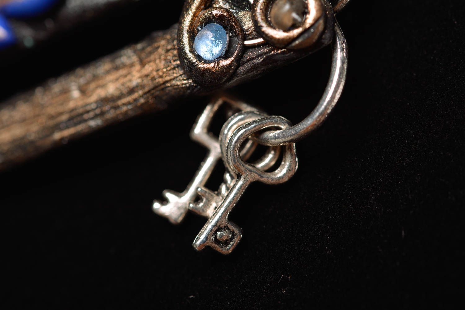 Stylish handmade plastic pendant ancient pendant design cool jewelry trends photo 5