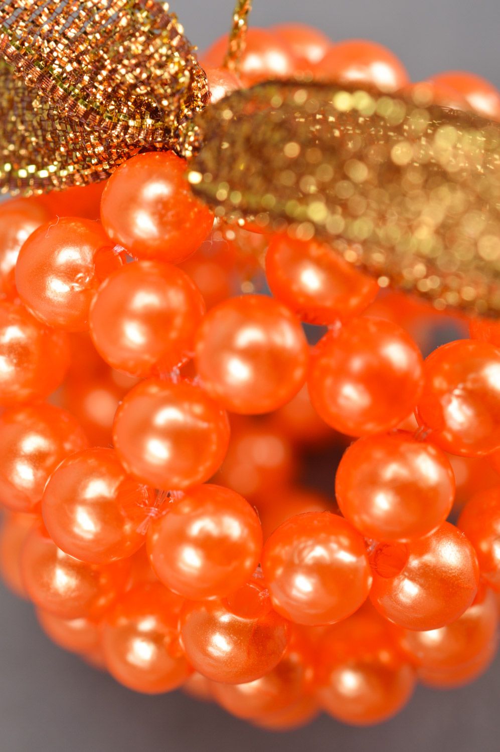 Подвеска для интерьера шарик из бусин оранжевый с петелькой ручная работа декор фото 4