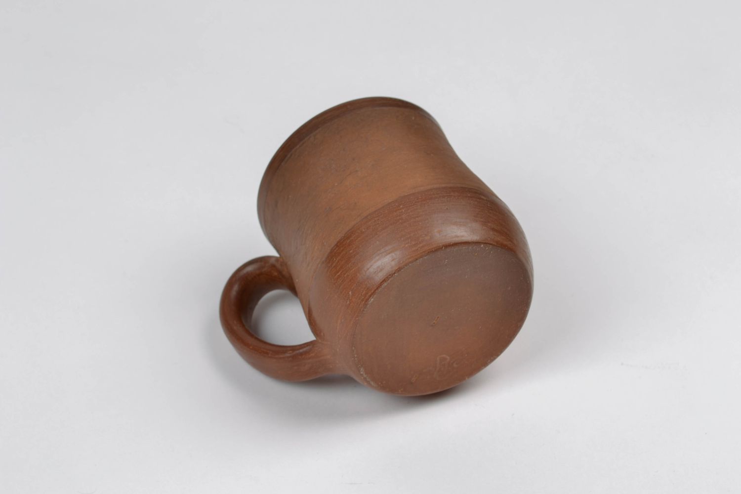 Brown clay medium size cup with handle and rustic pattern photo 6