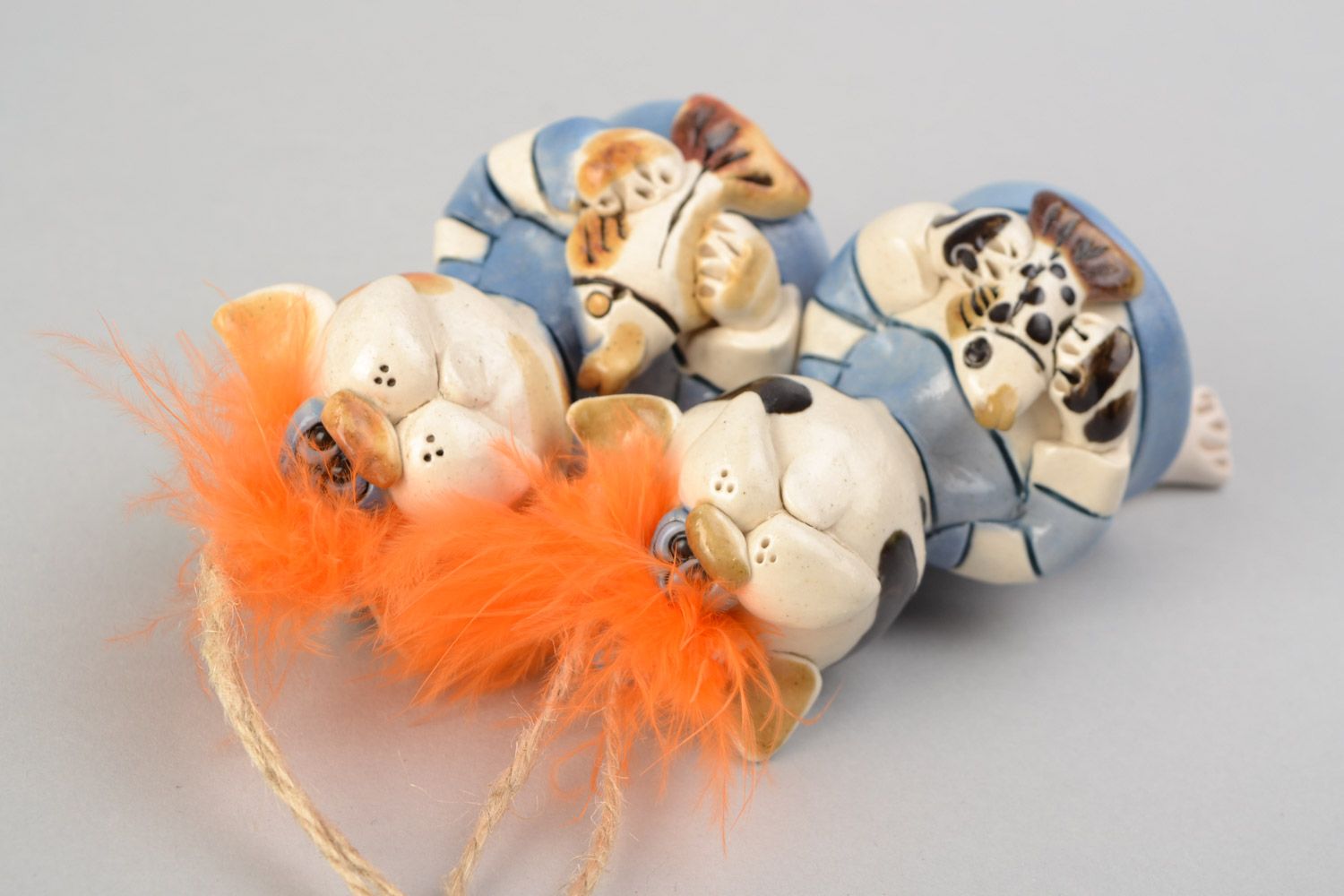 Clochettes décoratives faites main en argile Chats avec poissons 2 pièces photo 2