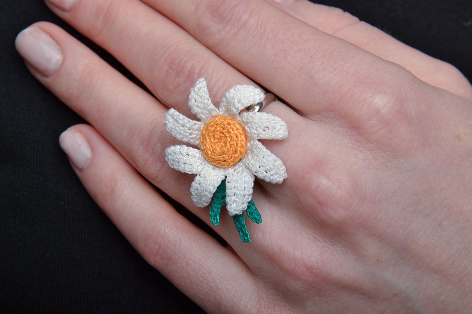 Bague fleur marguerite tricotée au crochet en fils originale faite main photo 5