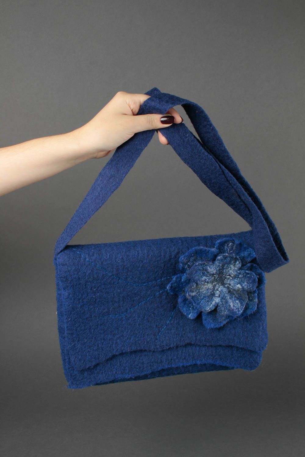 Сумка ручной работы женская сумка синяя через плечо сумка валяние с цветком фото 1