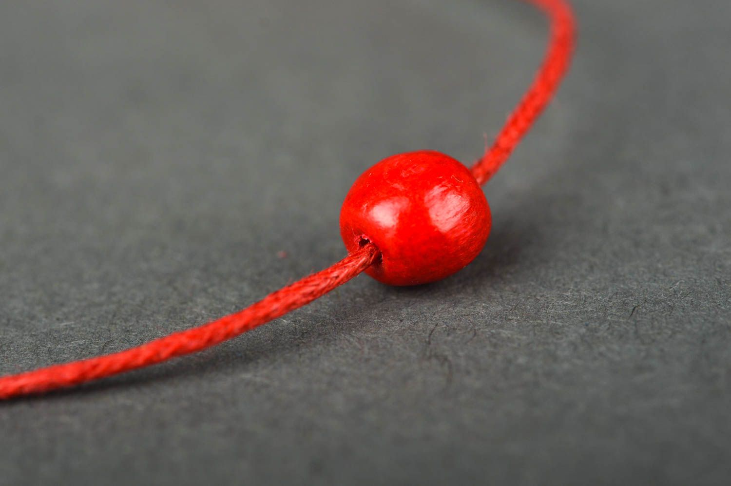 Pulsera de cordón rojo hecha a mano accesorio para mujer bisutería de moda  foto 4