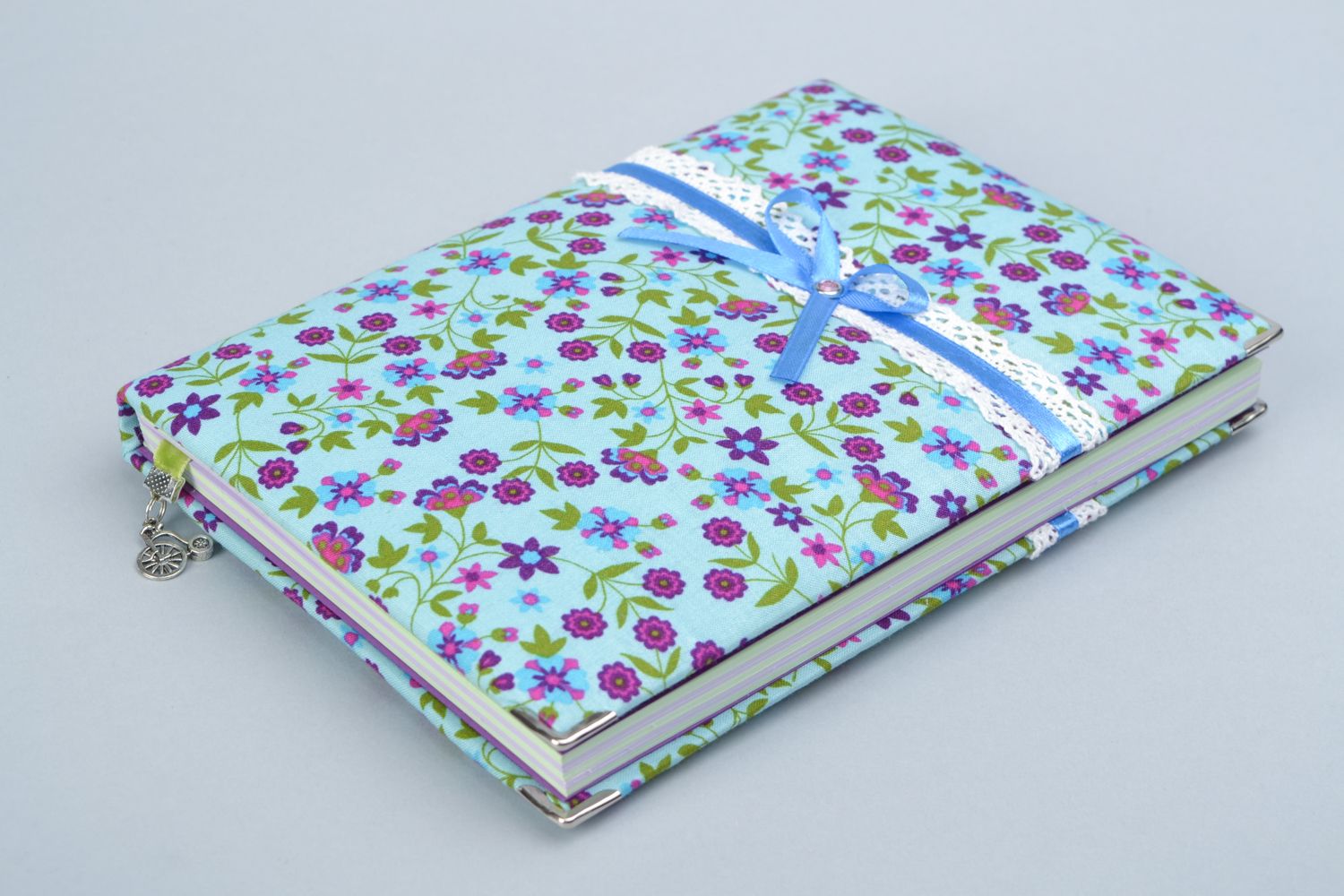 Carnet de notes fait main couverture en tissu dessin à petites fleurs photo 1