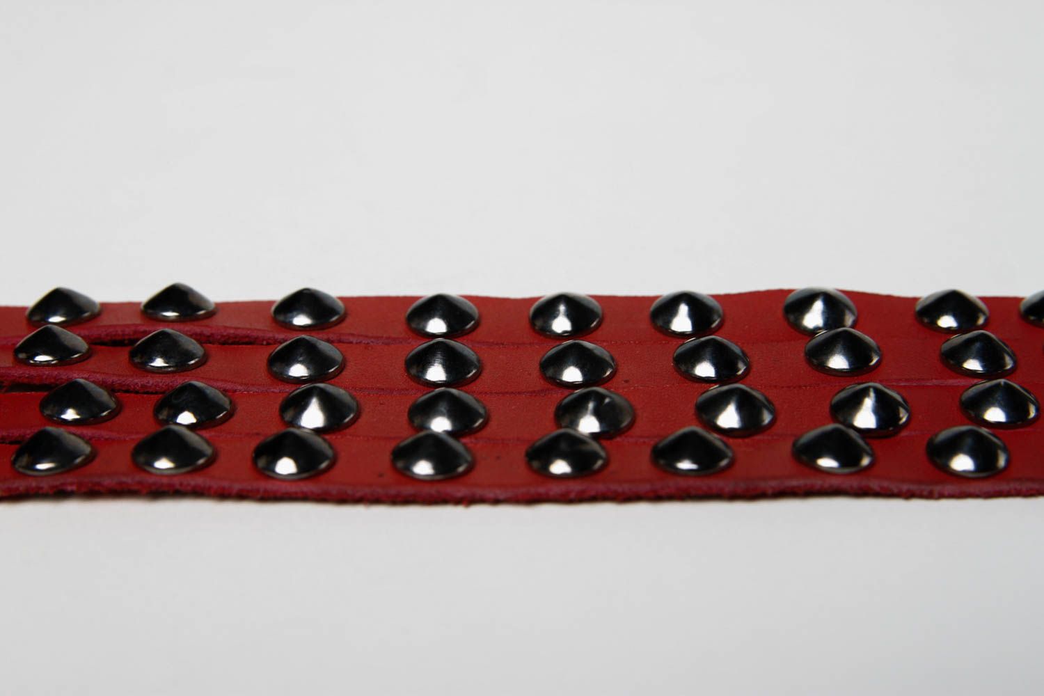 Bracelet cuir Bijoux fait main large stylé rouge Accessoire femme design photo 4