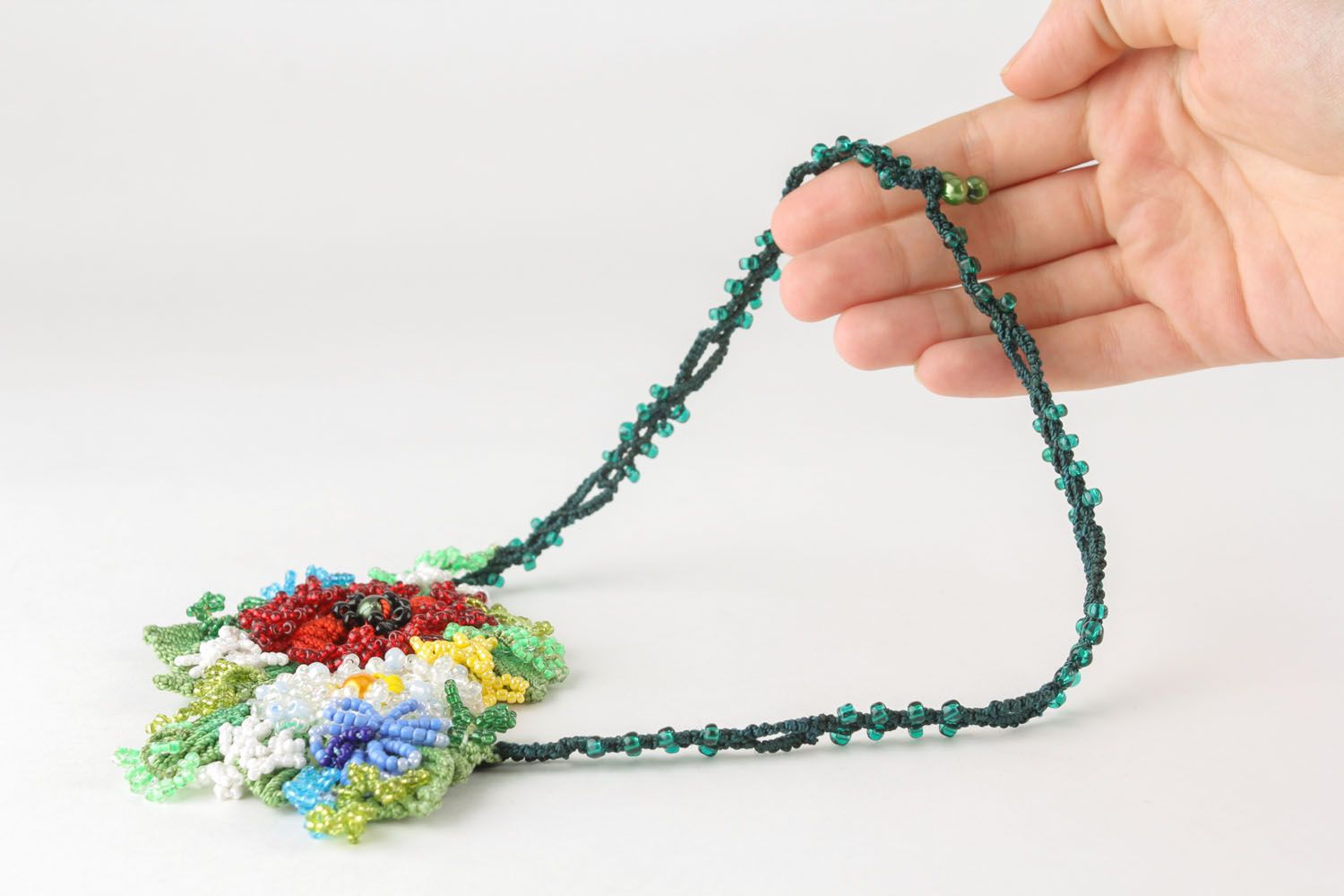 Bright beaded necklace with flowers photo 5