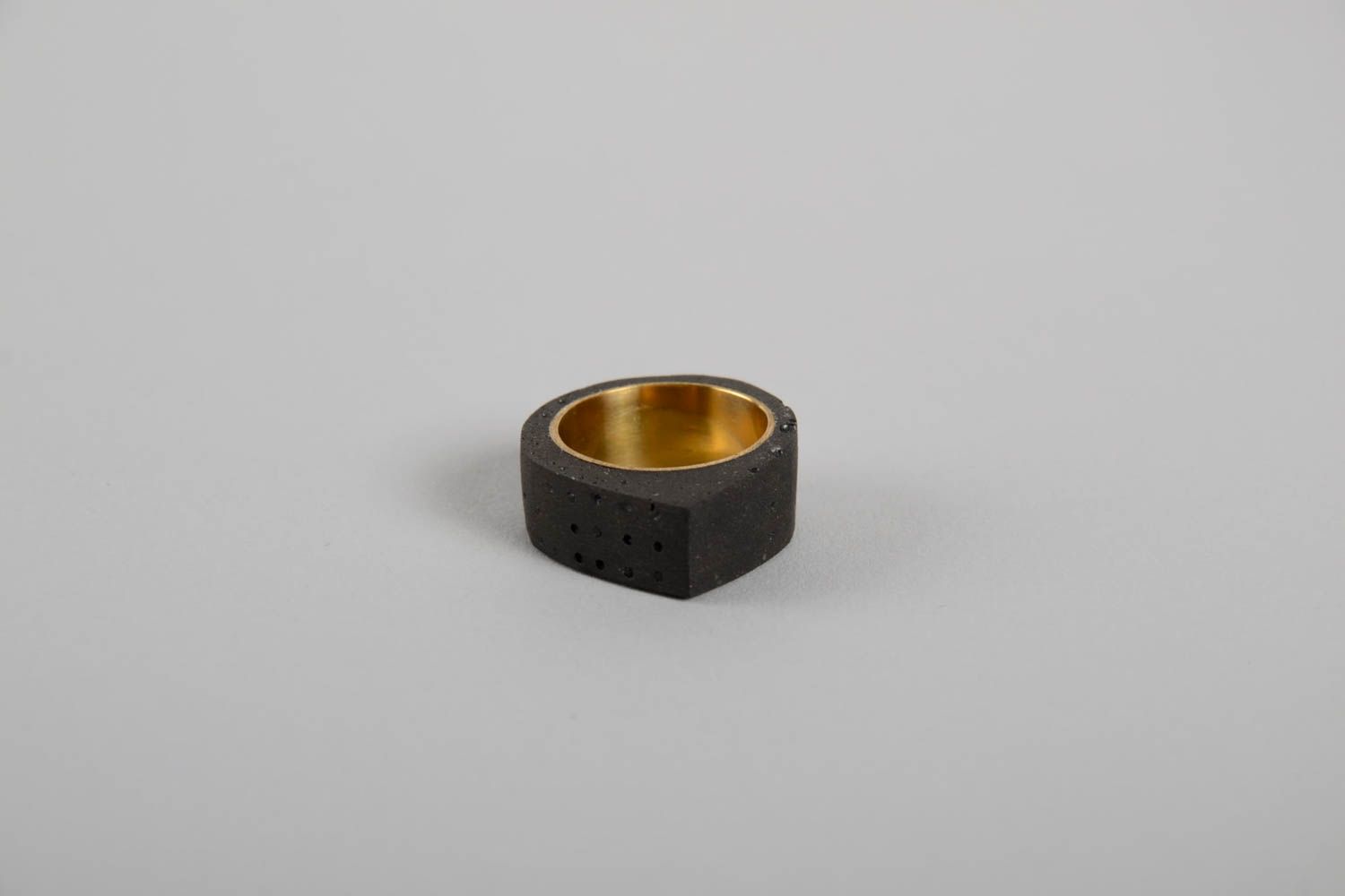 Кольцо ручной работы стильное кольцо из латуни и бетона женское кольцо фото 5
