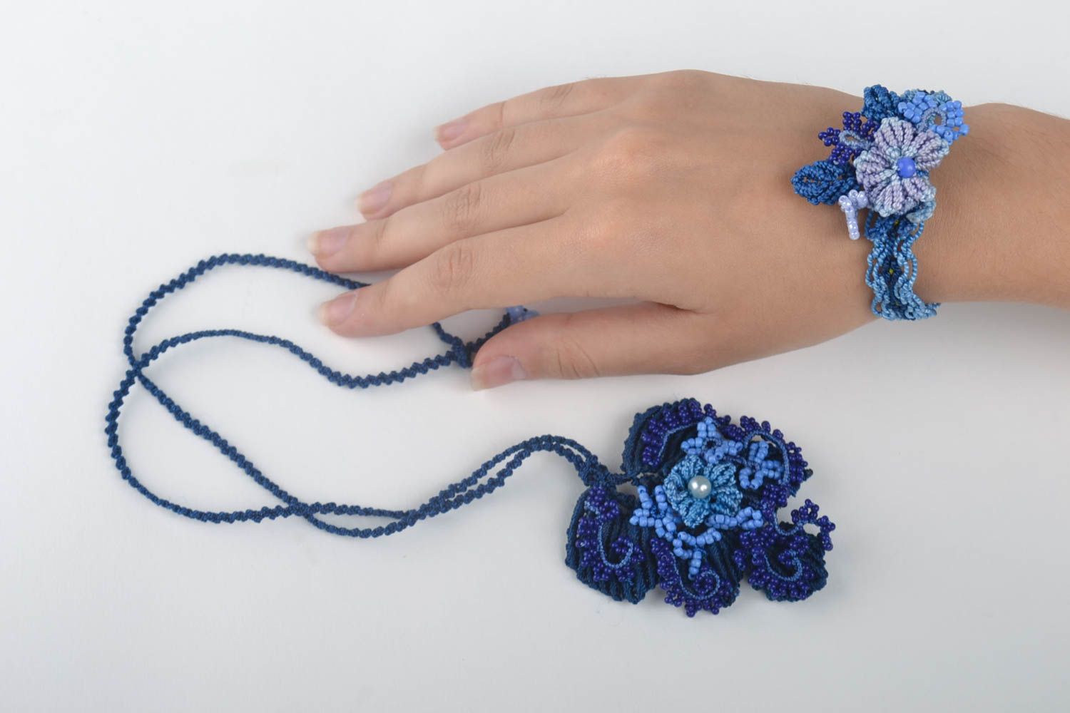 Parure Bracelet macramé Broche fleur faits main Pendentif bleu originaux 3 pcs photo 5