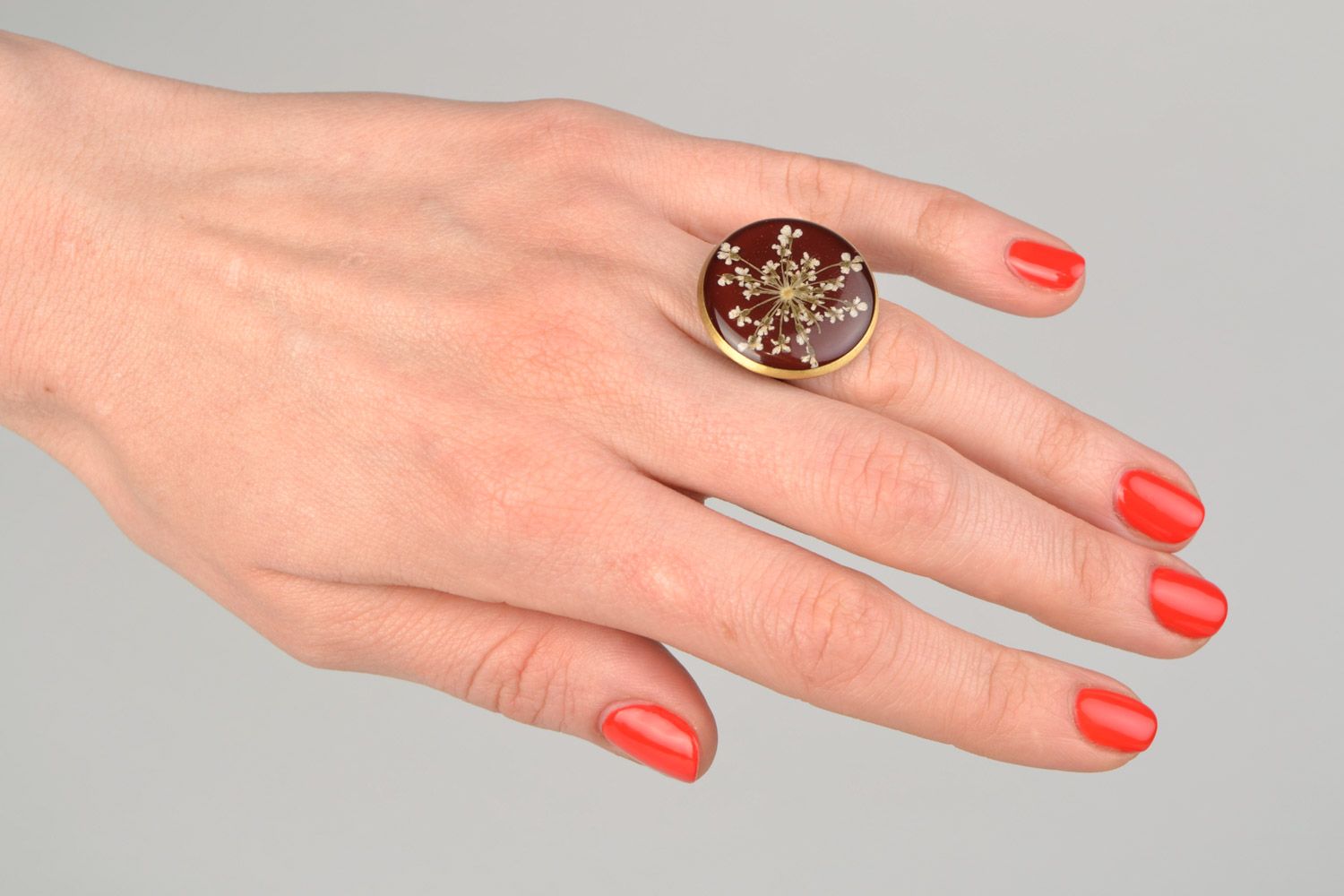 Handmade red ring of adjustable size with dried flowers coated with epoxy photo 5