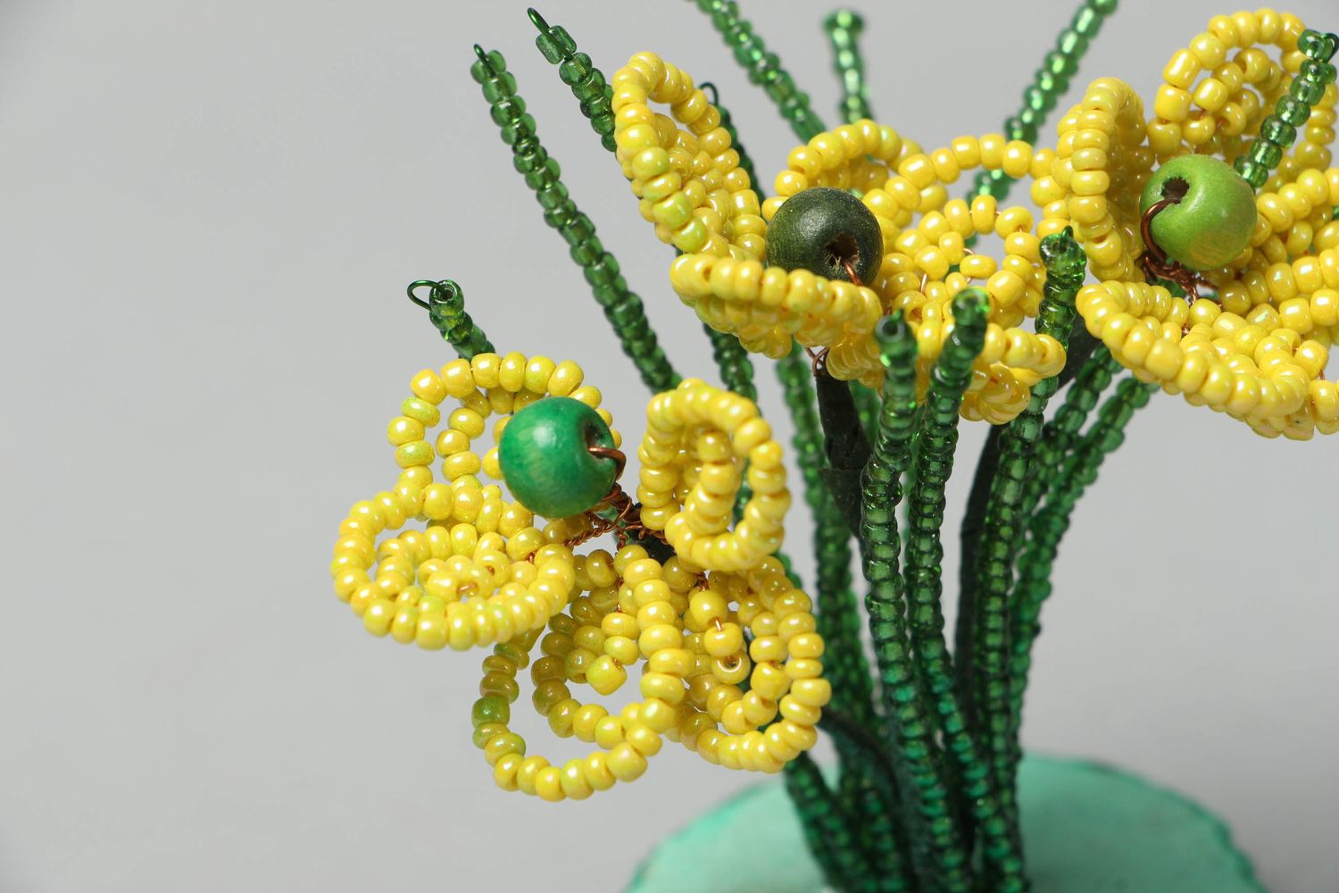 Fleurs en perles de rocailles narcisses jaunes photo 3