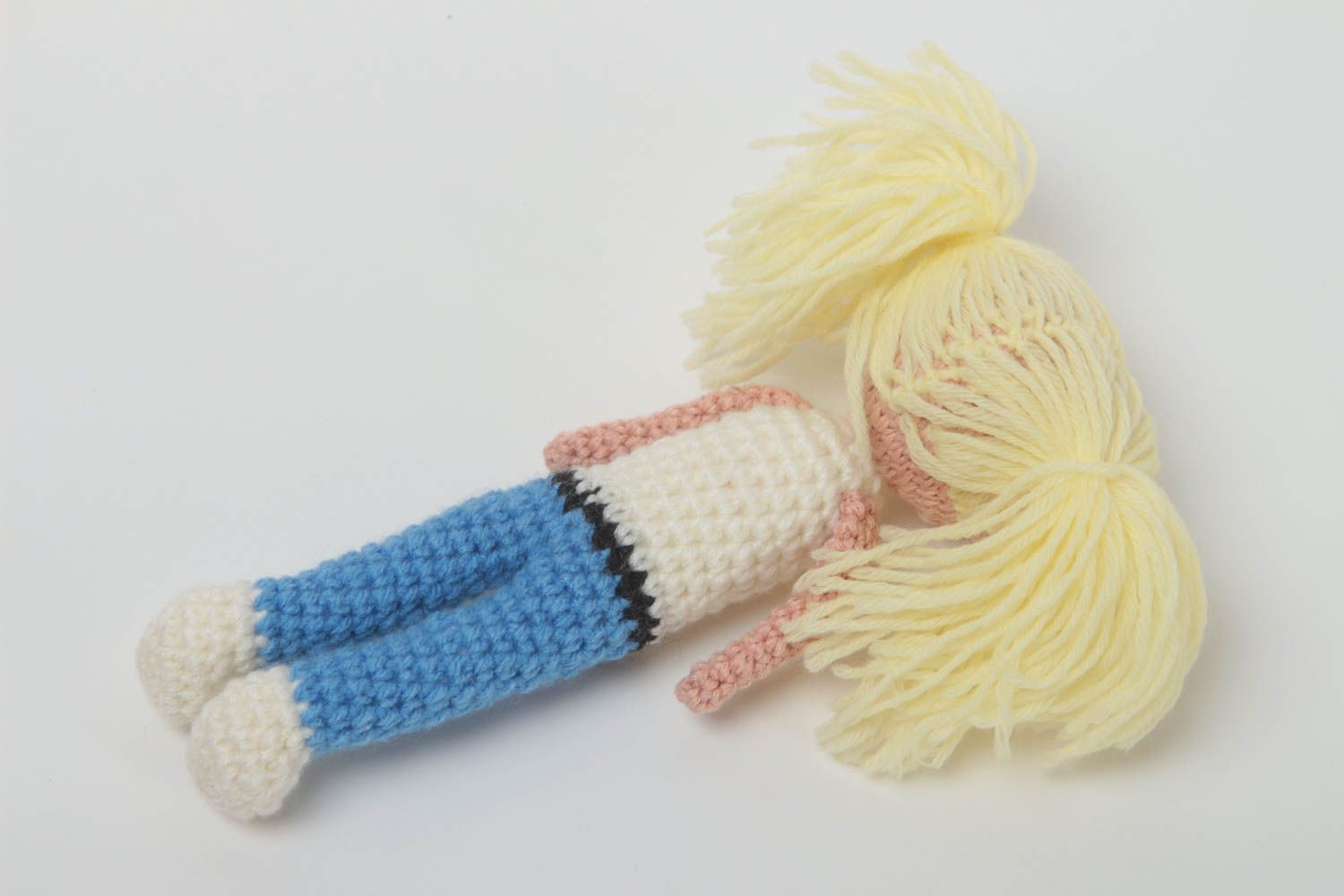 Jouet enfant Poupée décorative fait main tricotée au crochet Cadeau original photo 3