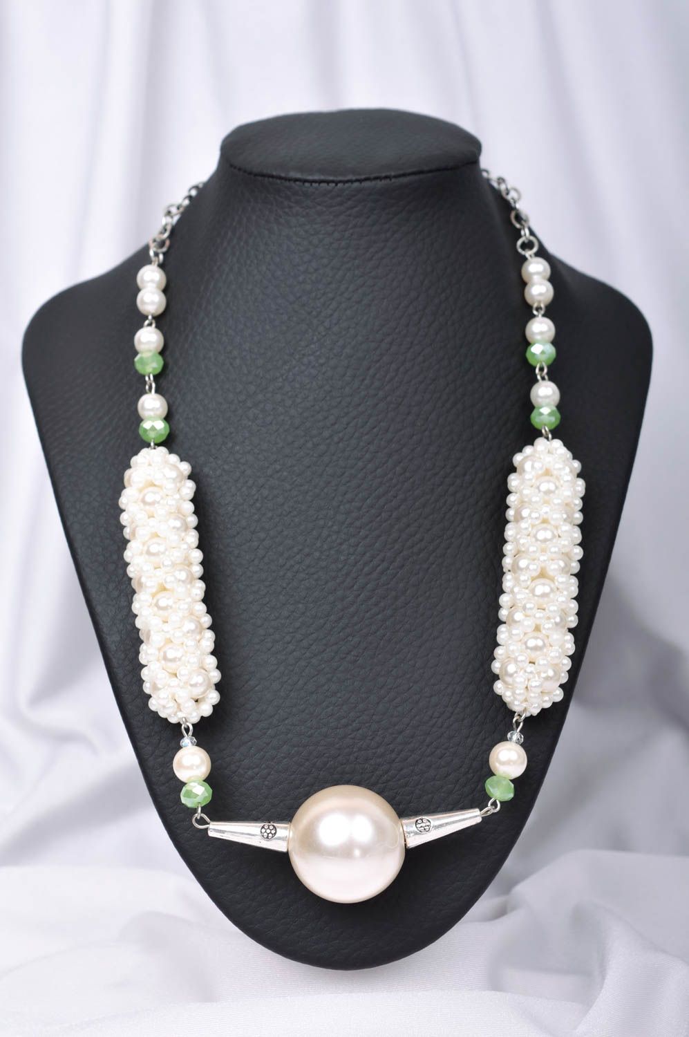 Collier fantaisie Bijou fait main blanc perles de rocaille verre Cadeau femme photo 2